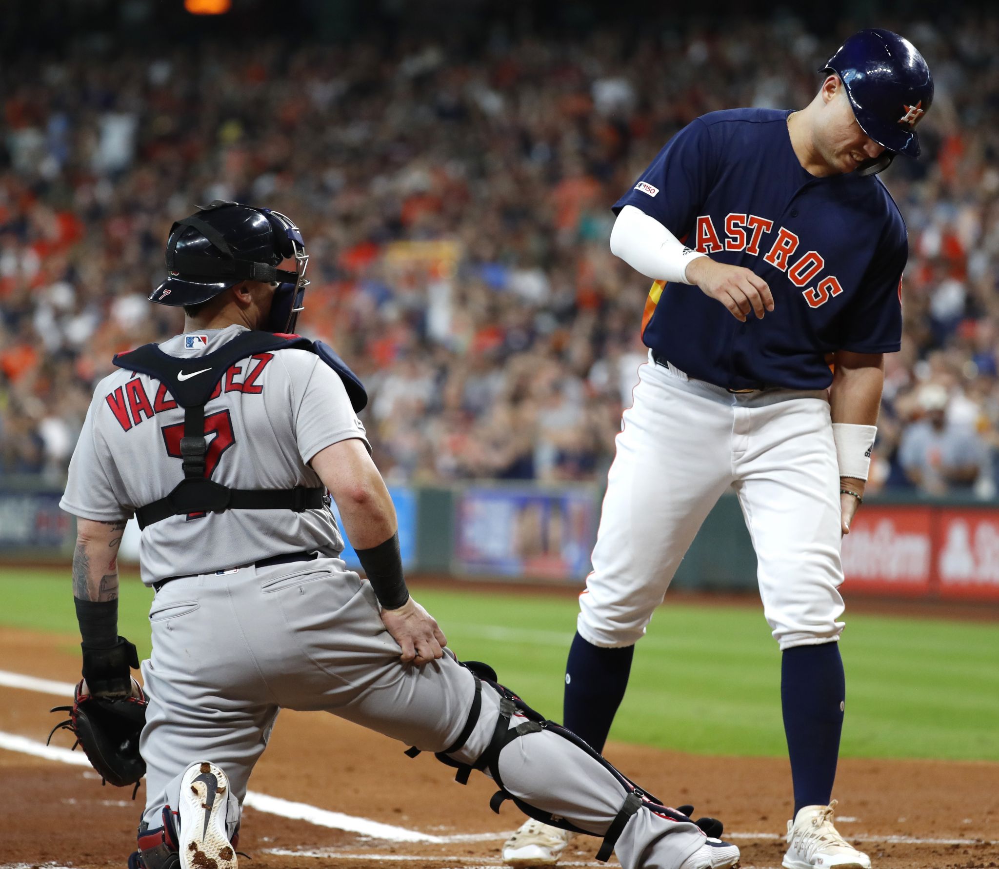 Houston Astros: Aledmys Diaz exits game with injury after catch