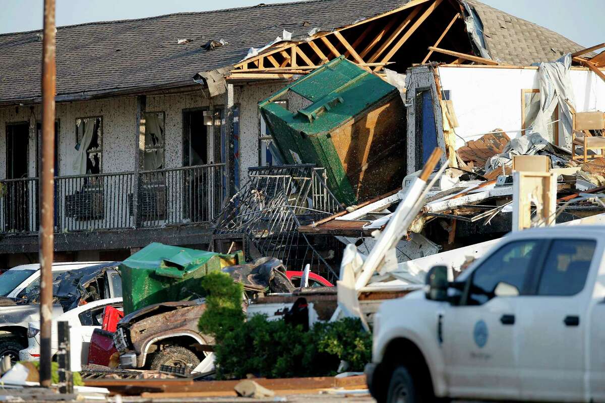 2 killed after tornadoes hit Oklahoma