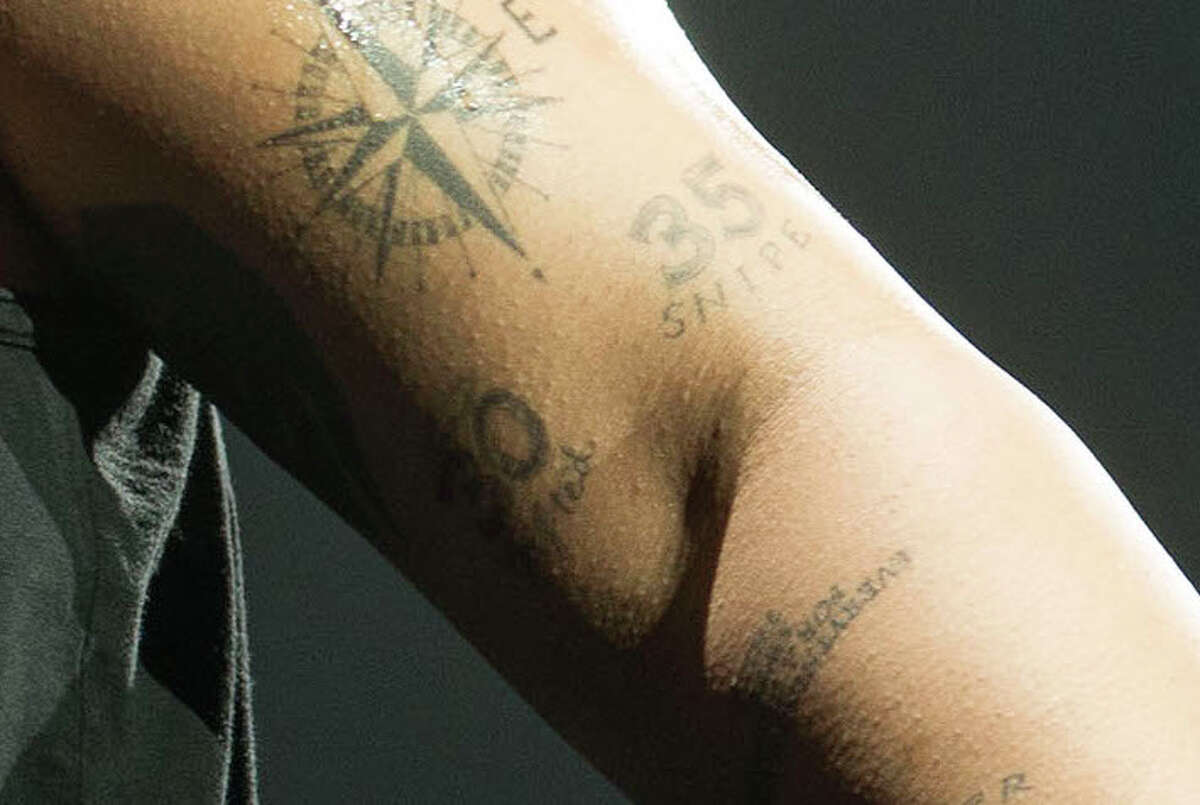 A close-up of rapper Drake's tattoo in honor of Kevin Durant and Stephen Curry.