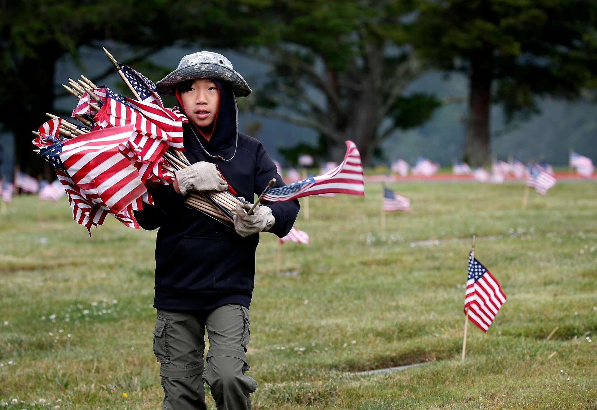 Fallen veterans honored on Memorial Day at San Francisco’s Presidio ...