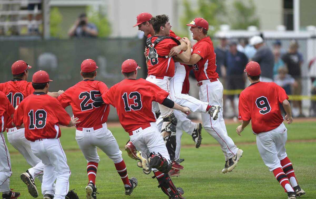 A Cheshire 1-0-ra legyőzte a Ridgefieldet a CIAC Class LL baseball döntőjében a Palmer Field Stadiumban, Middletownban 2018. június 9-én.