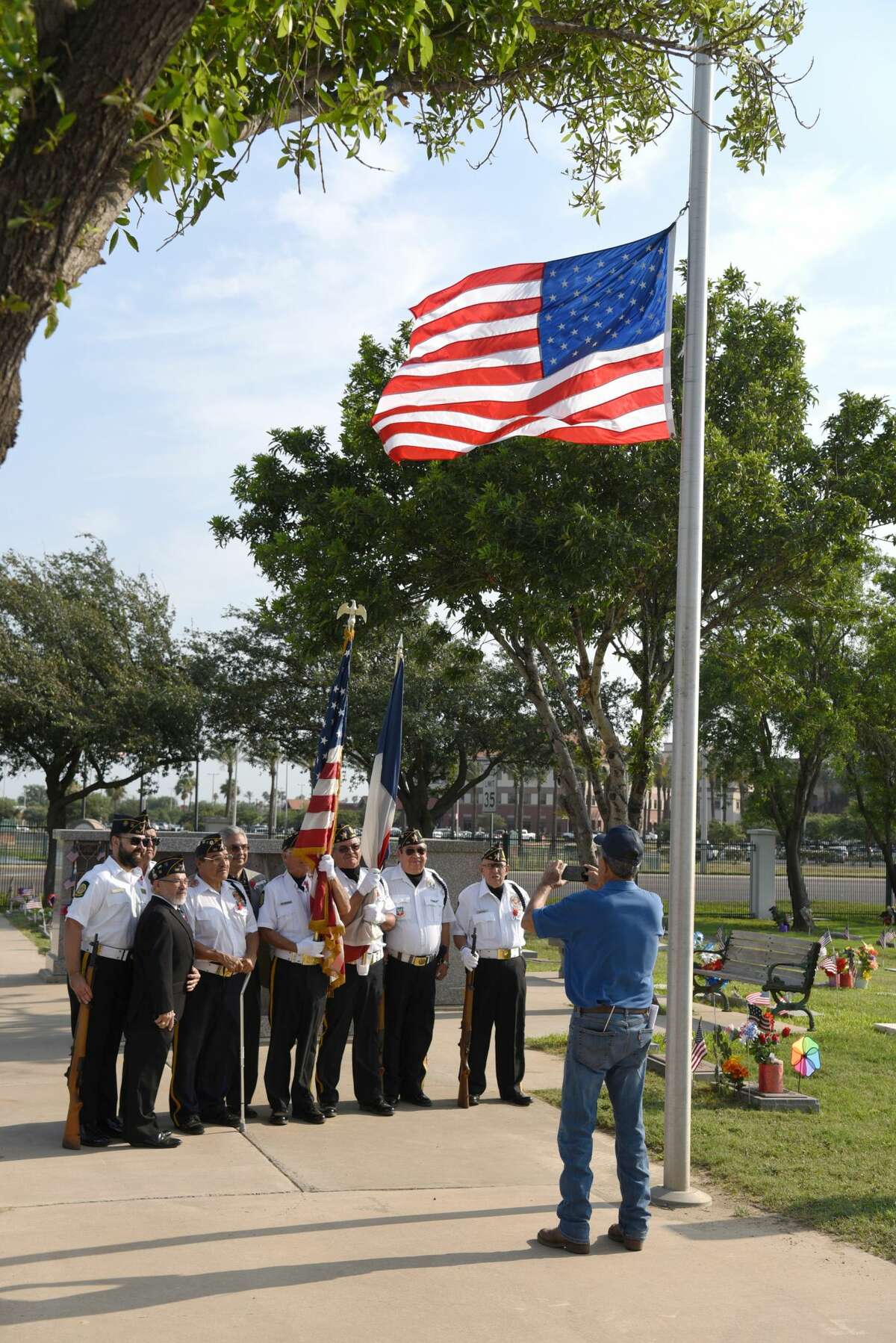 Is veterans day a federal holiday usps