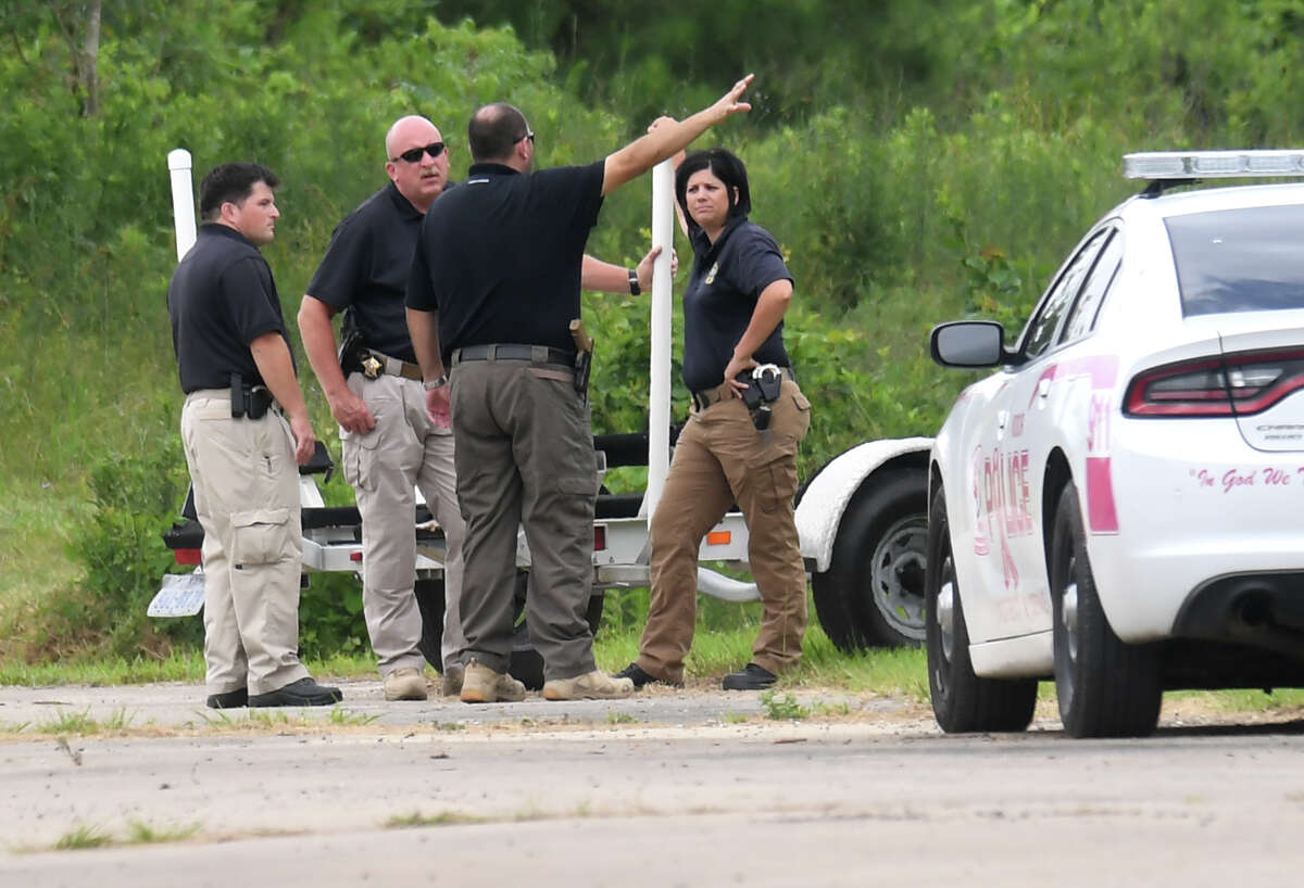 Vidor police investigating body found in pond