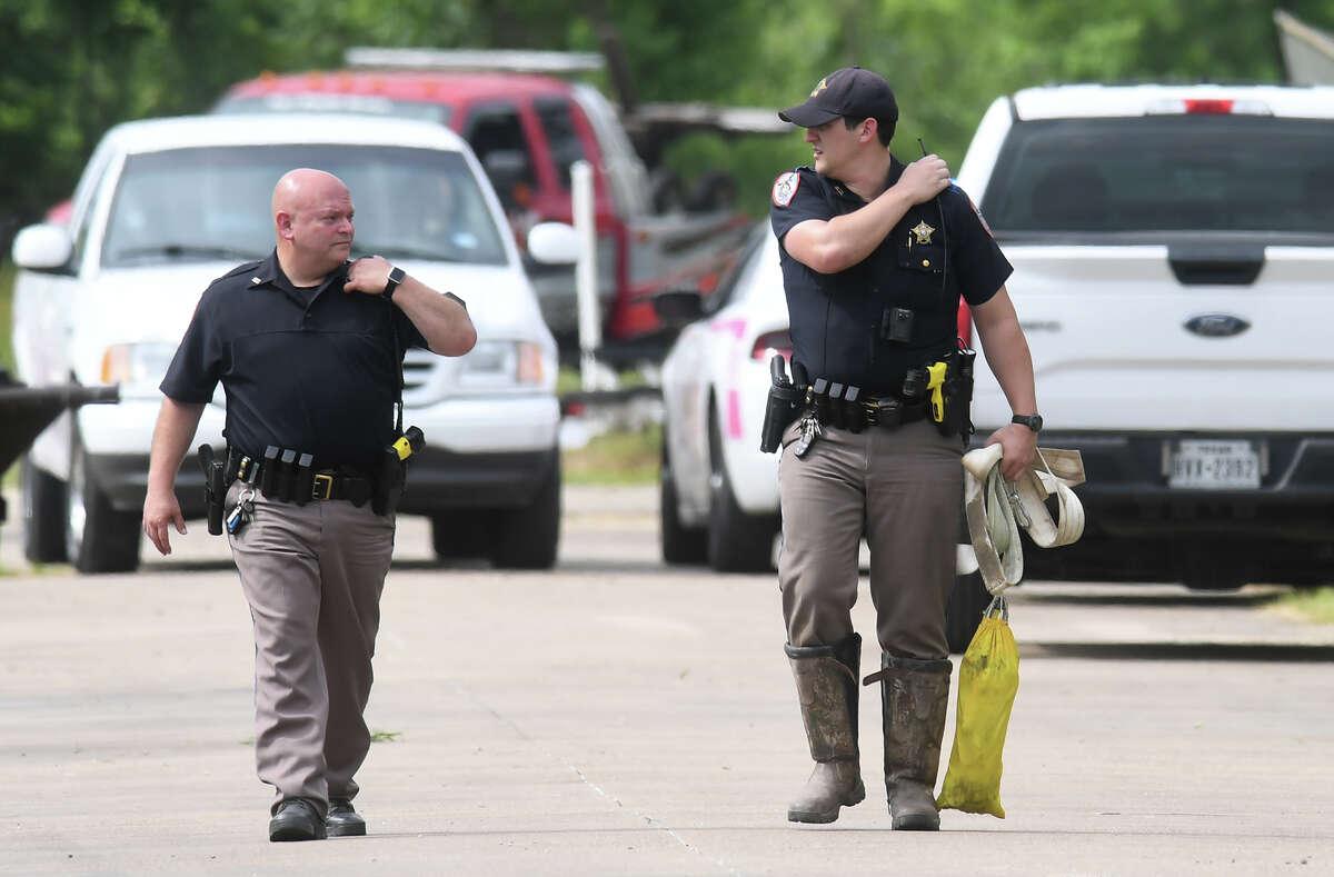 Vidor police investigating body found in pond