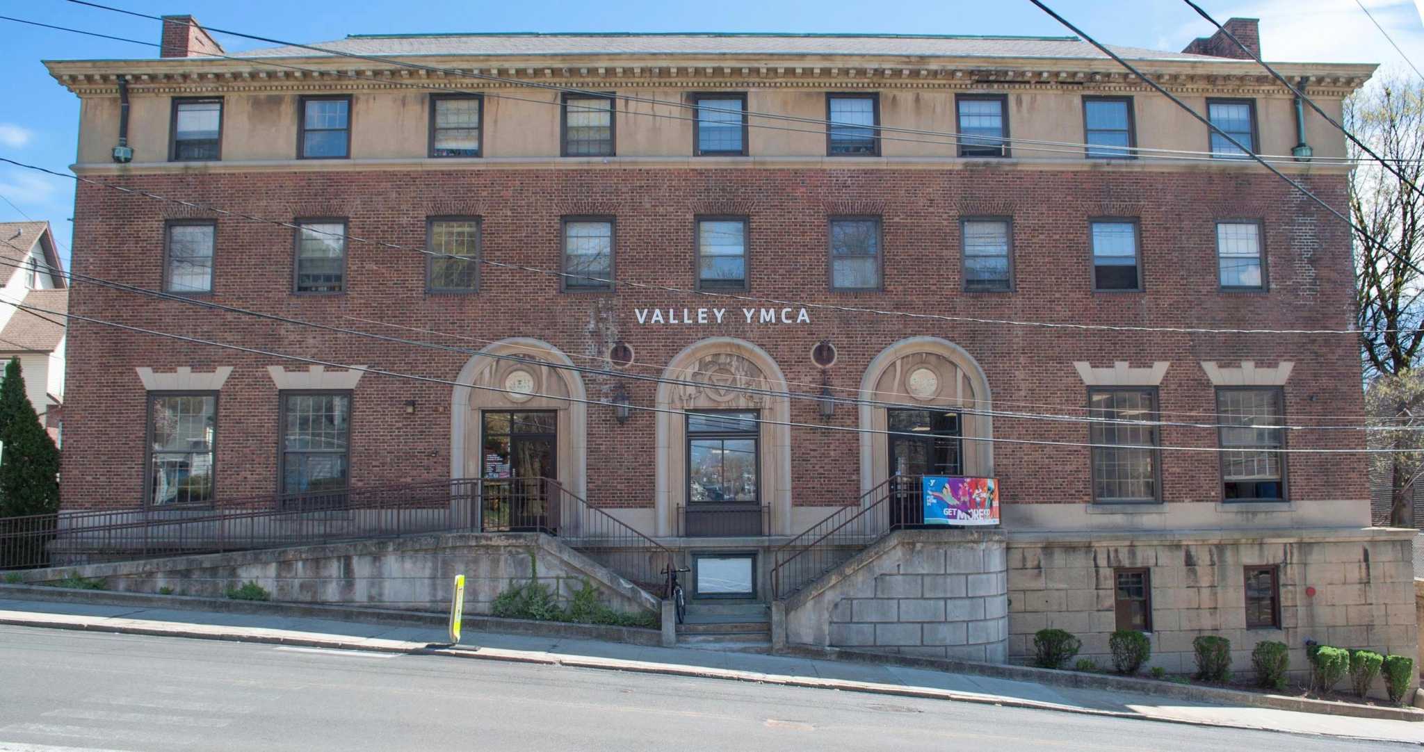 Car crash into Valley YMCA in Ansonia sends one to hospital