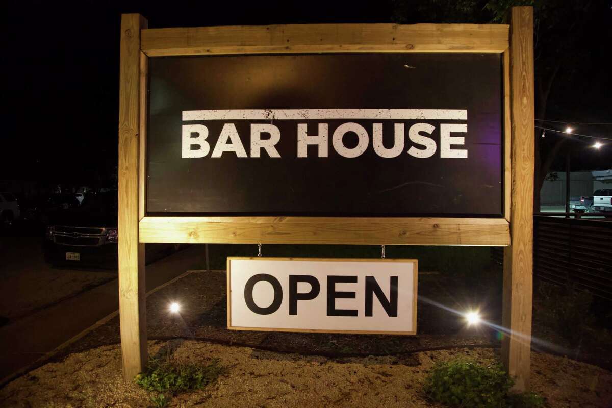 Pub Crawl: Bar House a Schertz watering hole that lives up ...