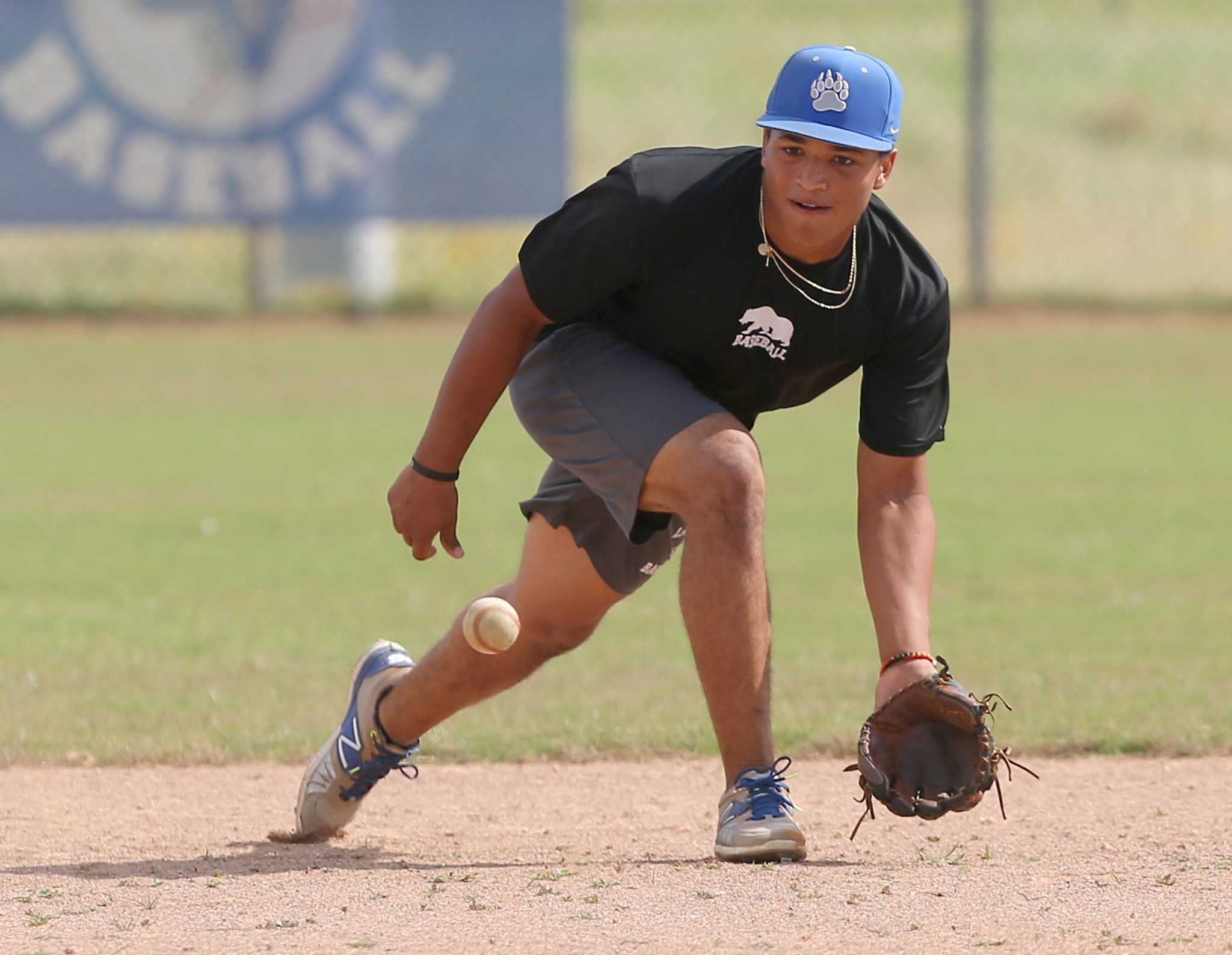 La Vernia looks to extend record run with state berth