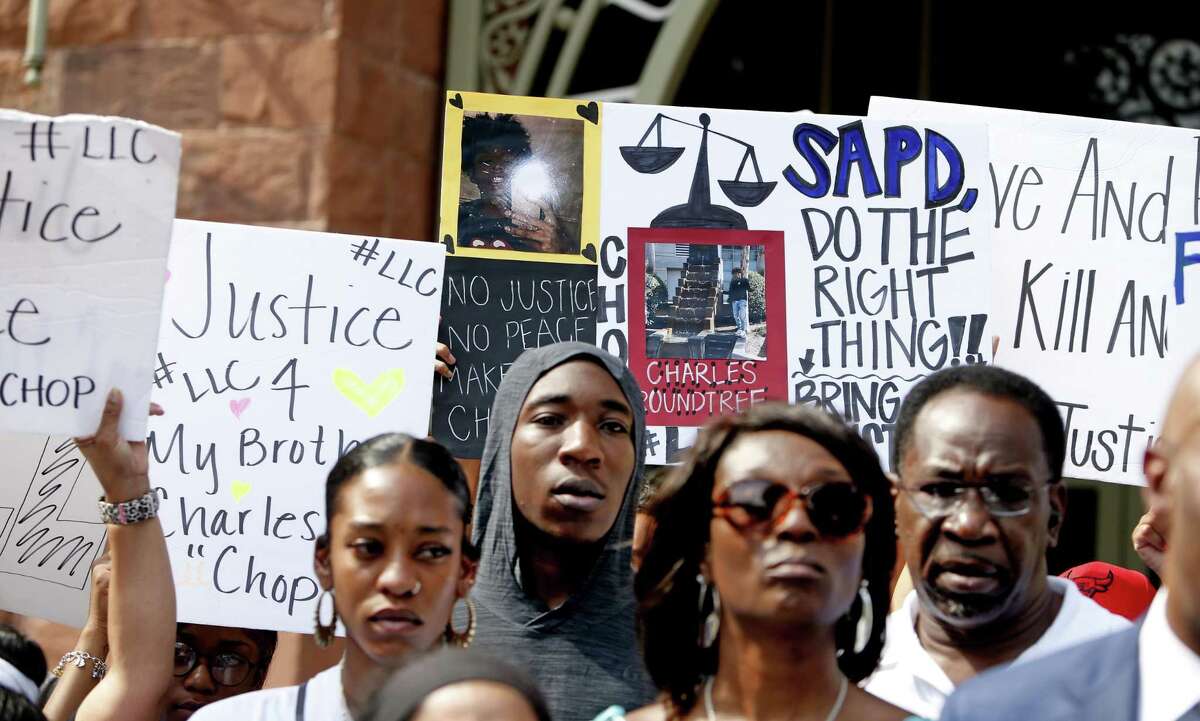 Those in attendance for the Charles Roundtree press conference expressed their sentiments. Lawyer Daryl K. Washington and the family of Charles Roundtree Jr. are holding a news conference and rally today in front of the Bexar County District Attorney’s officeWednesday, May 29, 2019