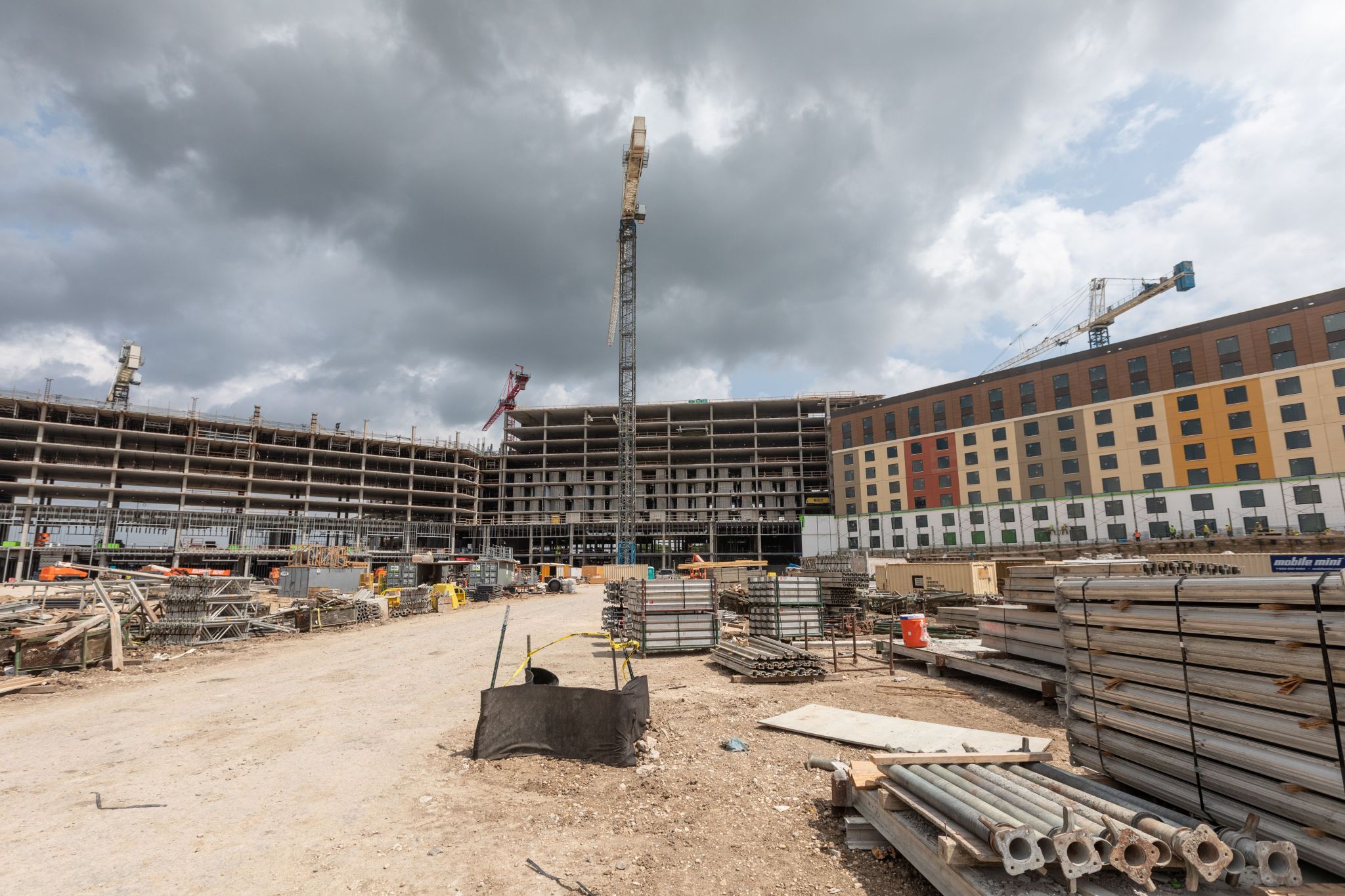 Africathemed Central Texas resort, 'America's largest indoor water