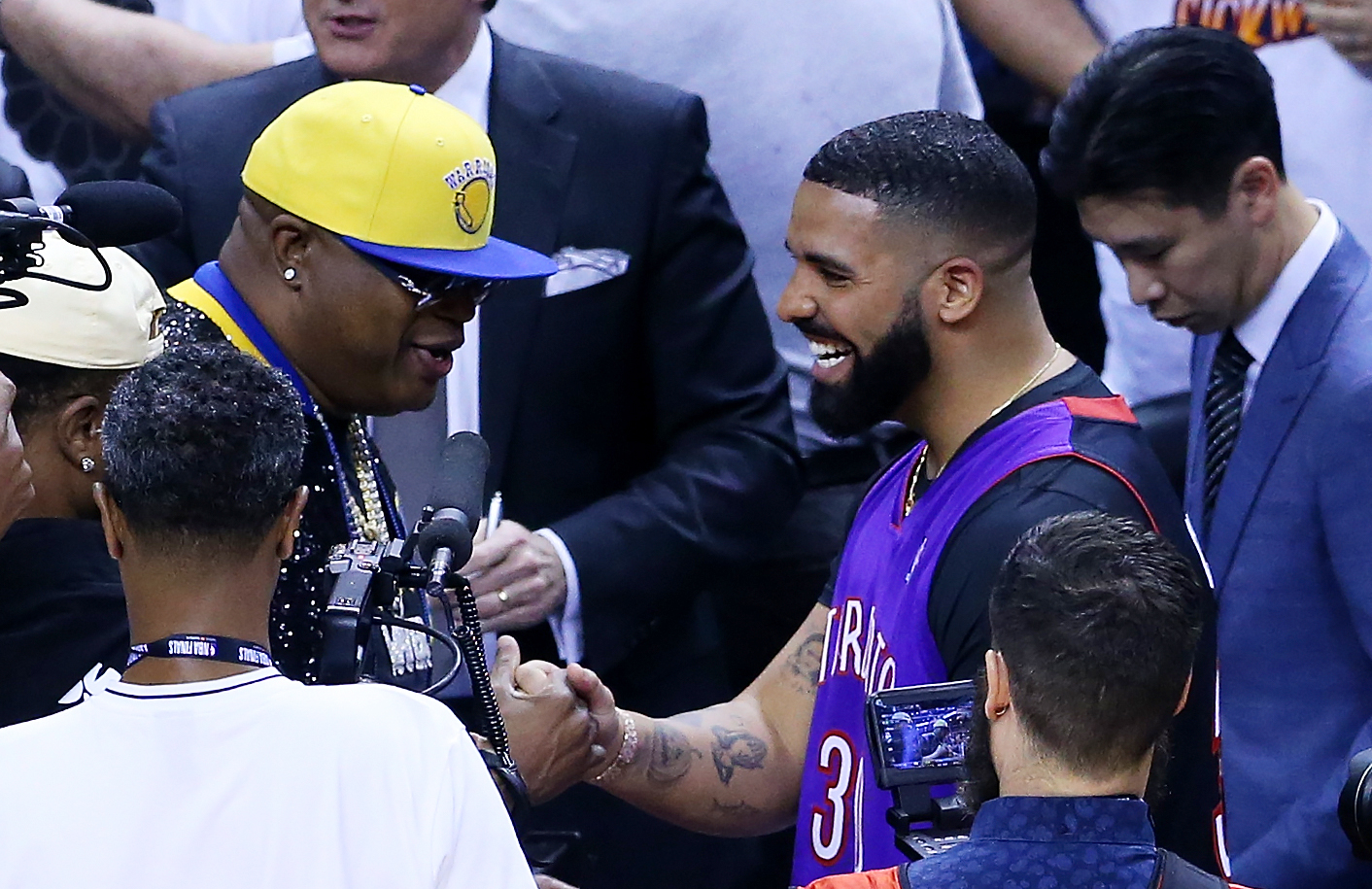 Drake's Wearing Steph Curry's Father Old Jersey At NBA Finals Tonight -  Narcity