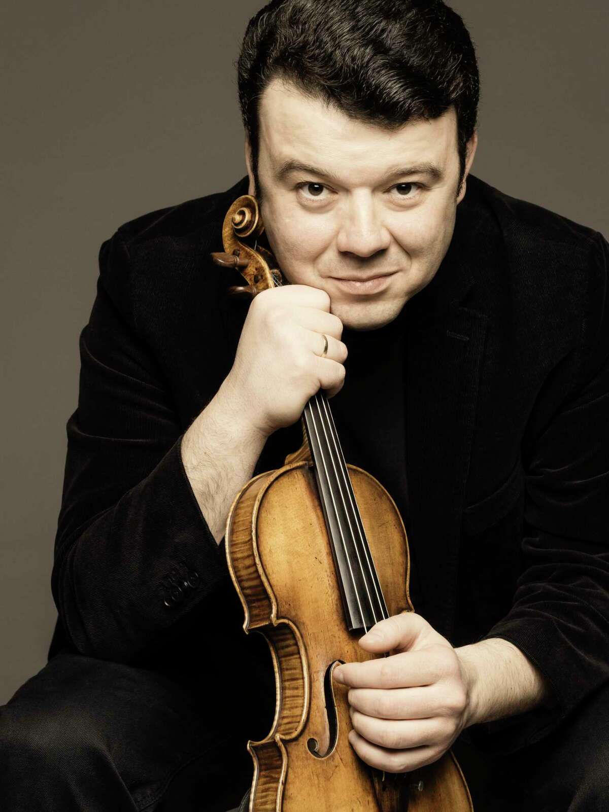 Violinist Vadim Gluzman is one of dozens of classical music artists enlisted by conductor Sebastian Lang-Lessing for VirtuMasterClass.