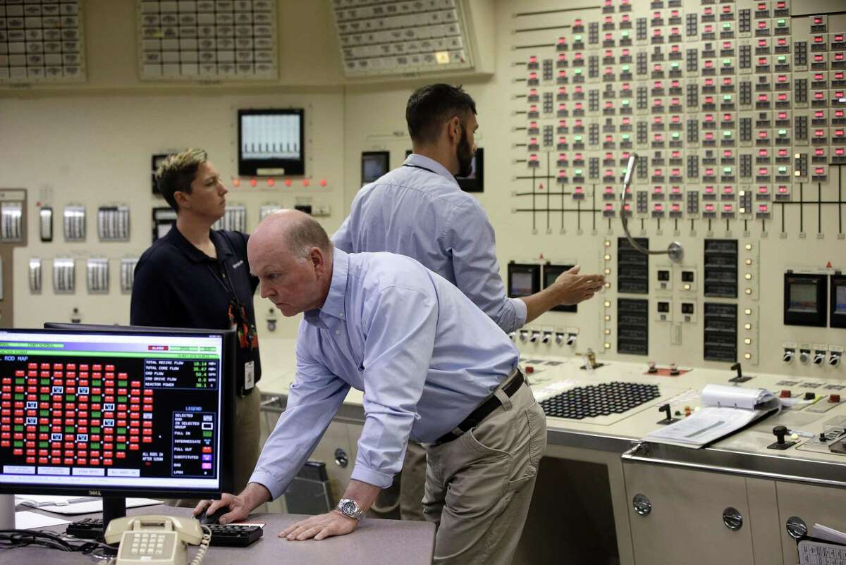 Officials demonstrate the planned shutdown for Friday of Pilgrim Nuclear Power Station in Plymouth, Mass. (AP Photo/Steven Senne)