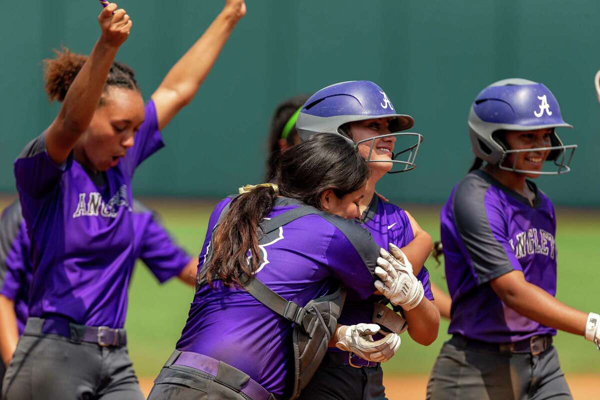 Angleton defeats defending champ Forney in extras to advance to state