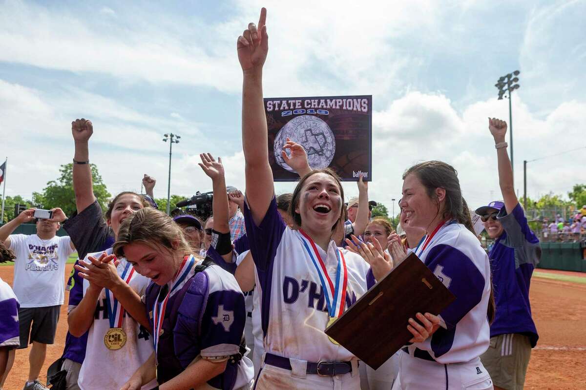 D'Hanis celebrates their 9-7 win over Chireno during the UIL Class 1A state softball championship in Austin, Saturday, June 1, 2019.(Stephen Spillman / for Express-News)