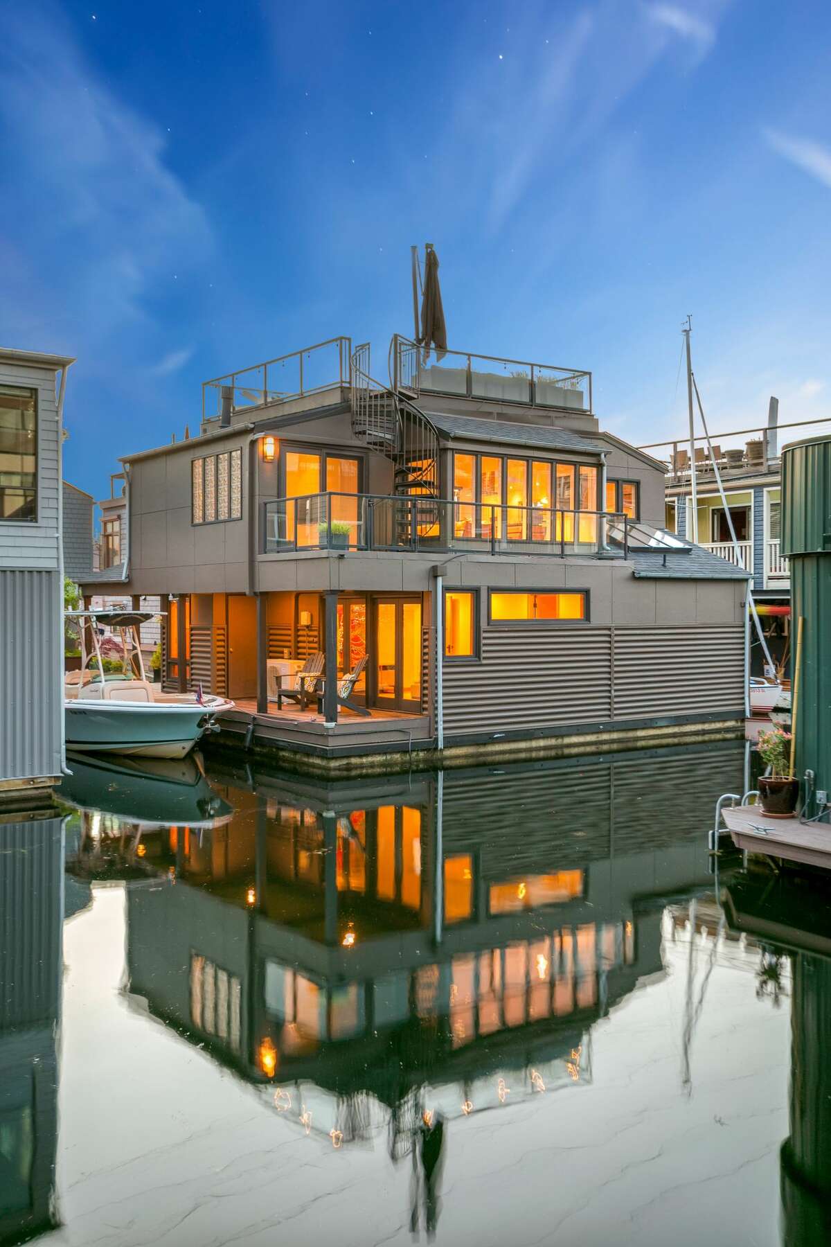 Come aboard 2M floating home in Mallard Cove