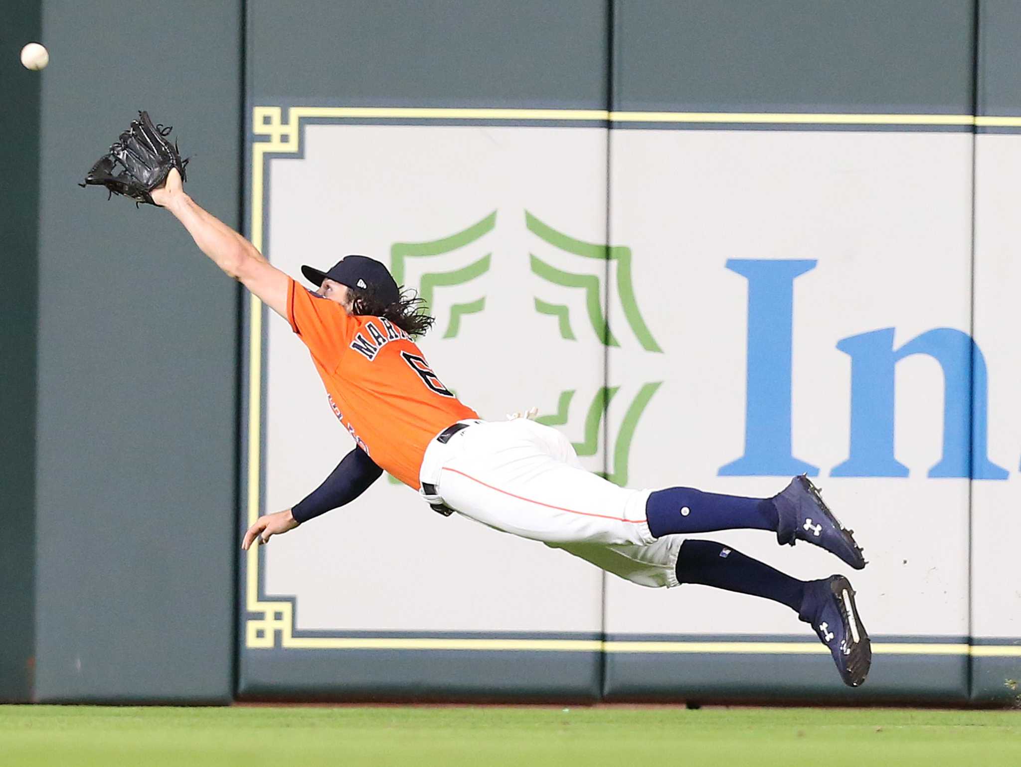 Tony Kemp sprints in to make incredible diving catch 