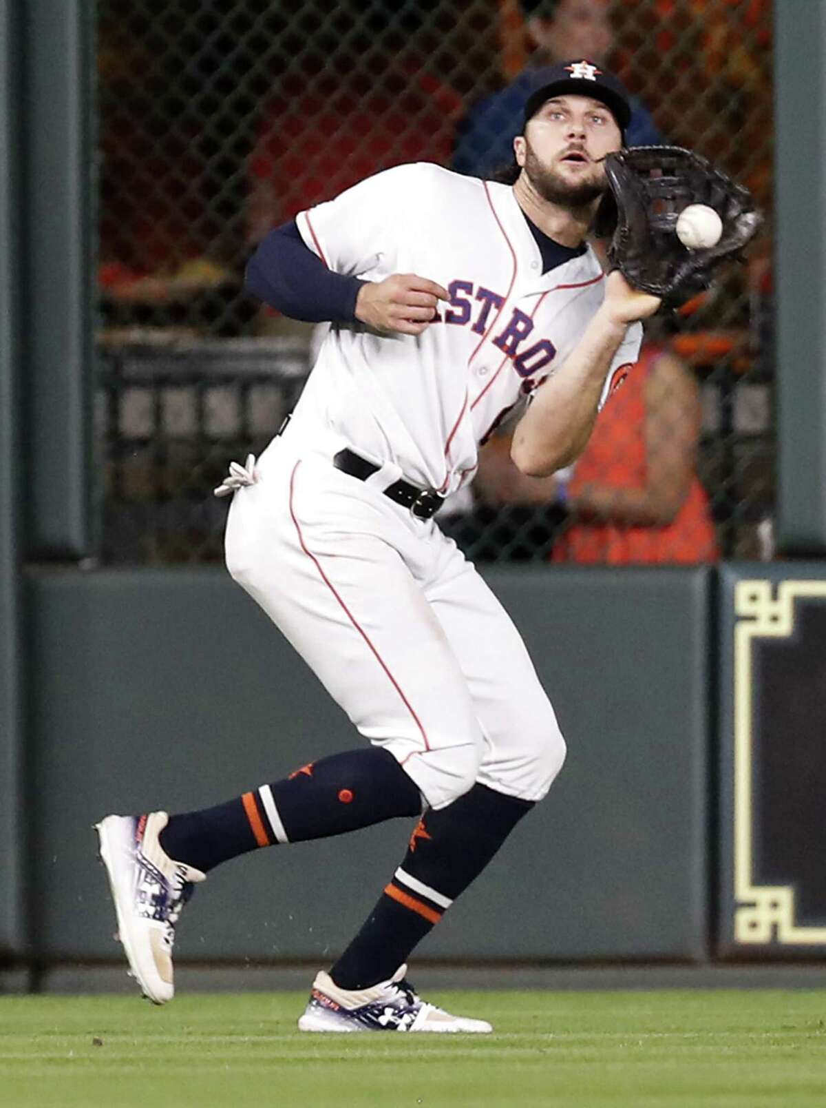 Tony Kemp sprints in to make incredible diving catch 