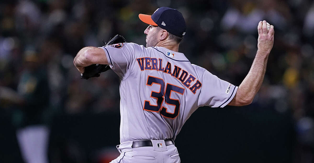 OAKLAND, CA - JUNE 01: Justin Verlander #35 of the Houston Astros pitches against the Oakland Athletics in the bottm of the eighth inning of a Major League Baseball game at Oakland-Alameda County Coliseum on June 1, 2019 in Oakland, California. (Photo by Thearon W. Henderson/Getty Images)