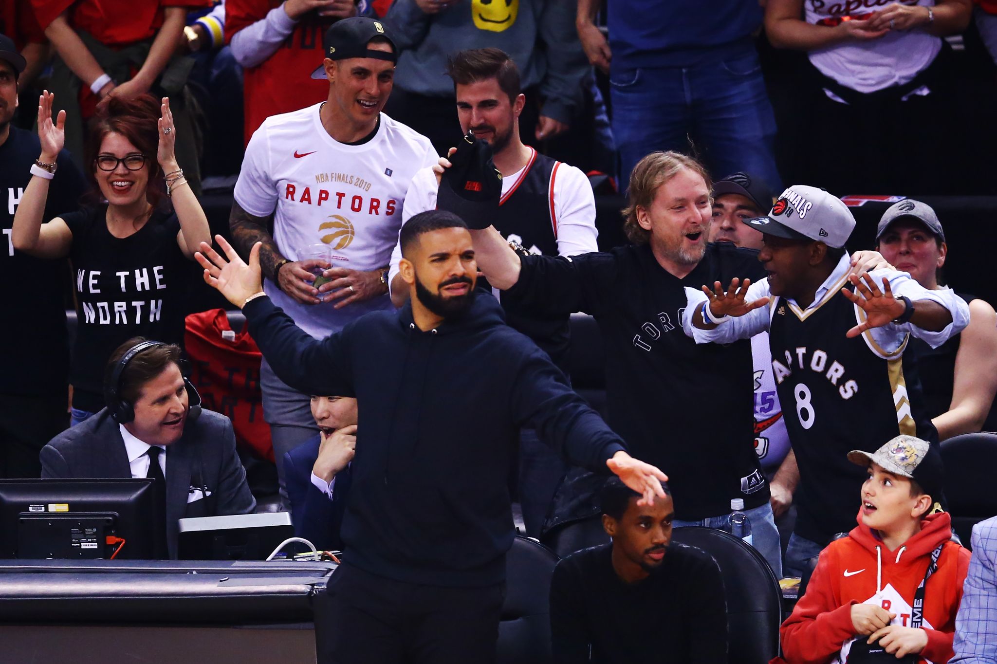 Drake, a Raptors superfan, trolls Bucks at Toronto game with WWE belts