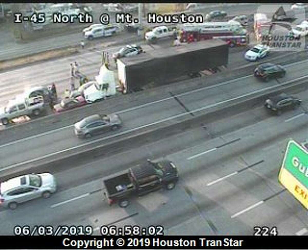 Ninecar crash closes northbound I45 near SH249 in Houston