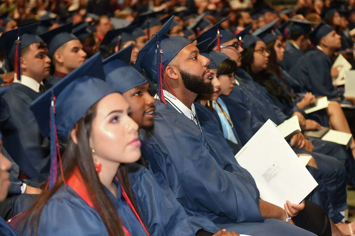 Texas officials OK outdoor graduation ceremonies, keep indoor ban