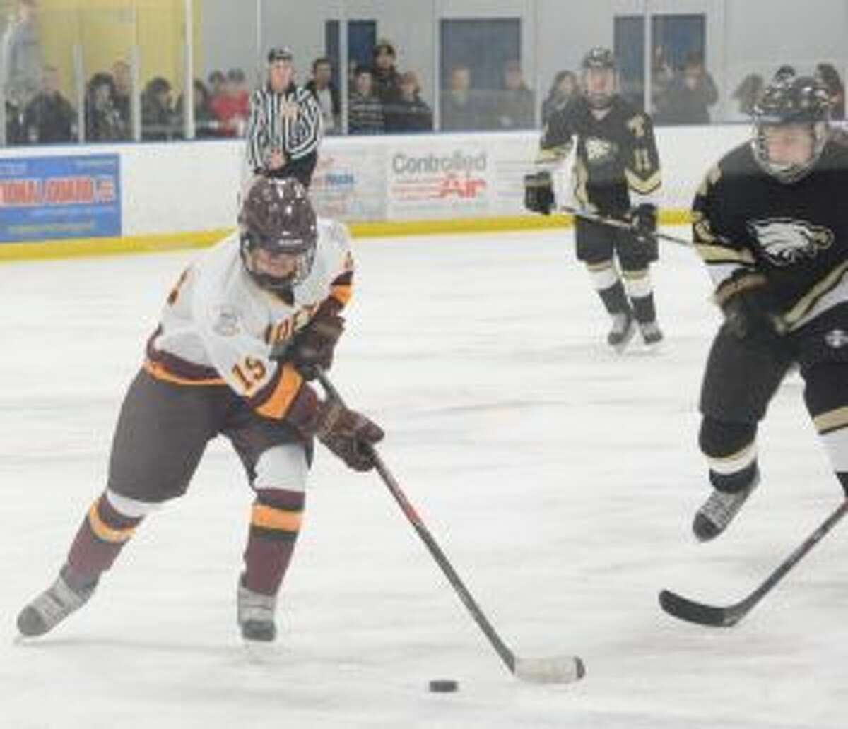 Ice hockey: St. Joseph tops Trumbull Eagles, 5-2