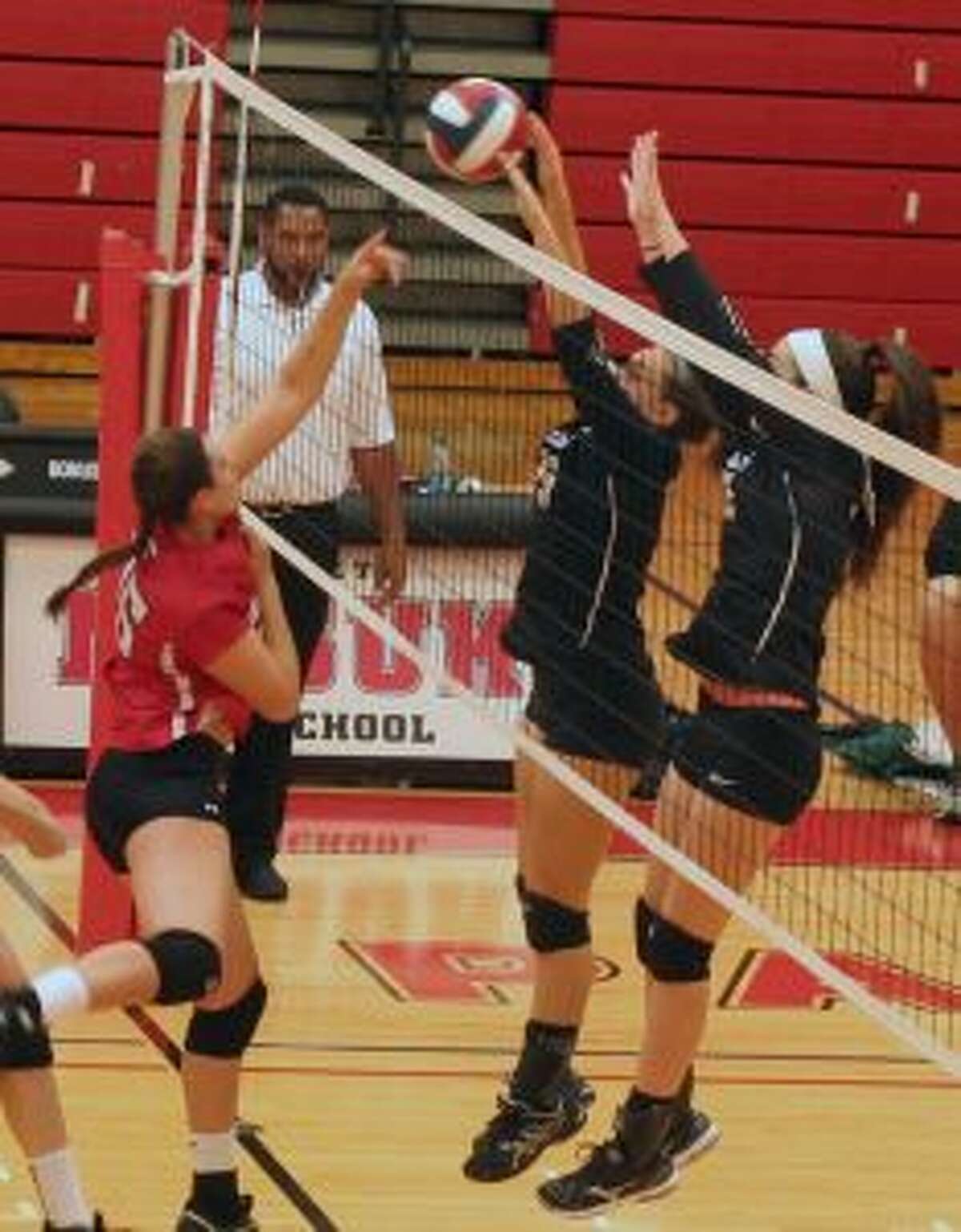 Trumbull was strong at the net in its sweep. — Mike Suppe photo