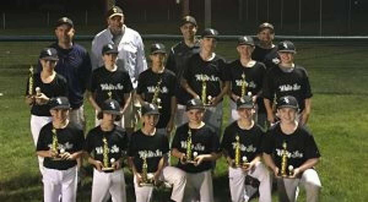 The White Sox captured the Majors title. Team members (front row) are: Joey Tamorria, Kevin Seymour, Gavin Grashow, Drew Colucci, Aiden Stewart and Ben McKeon; (second row) D.J. Amaral, Ray Vicente, Jack Nemec, Jayson Caballero, Matt DiJoseph and Jack Durland; (third row) coaches Paul Seymour, Zack Grashow, John Tamorria and manager John Colucci.