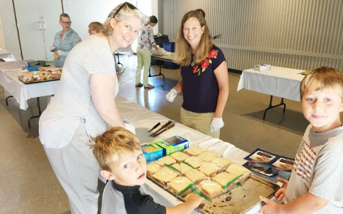 Volunteers from St. Matthew's Episcopal of Wilton help prepare meals.