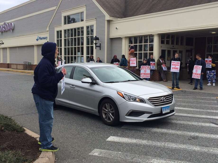 Stop N Shop Hours >> Update Stop Shop Remains Closed No Timetable To Open Trumbull Stop N Shop Hours >> Update Stop Shop Remains Closed No Timetable To Open Trumbull