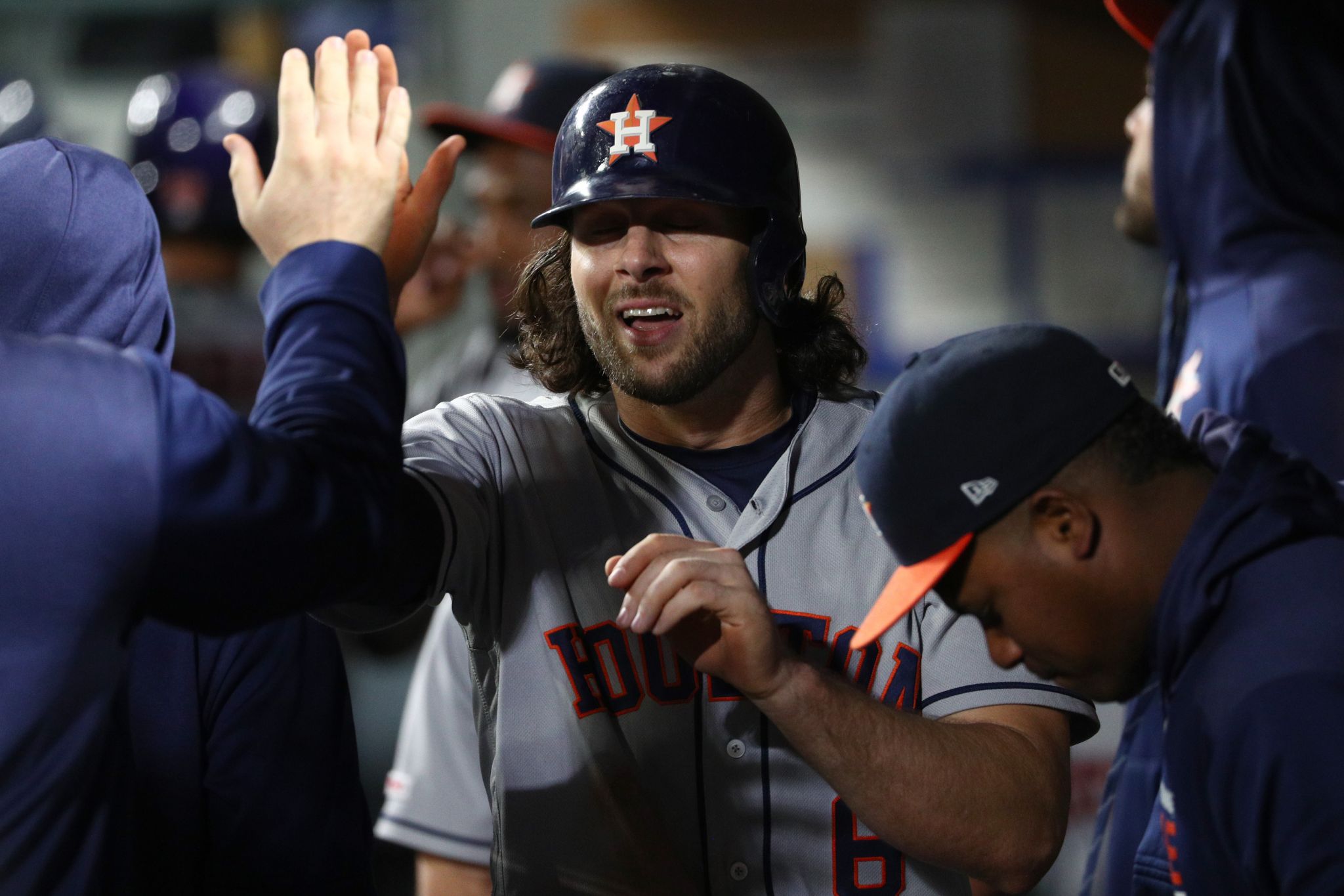 Aledmys Díaz leaves Astros-Jays game after being hit by pitch