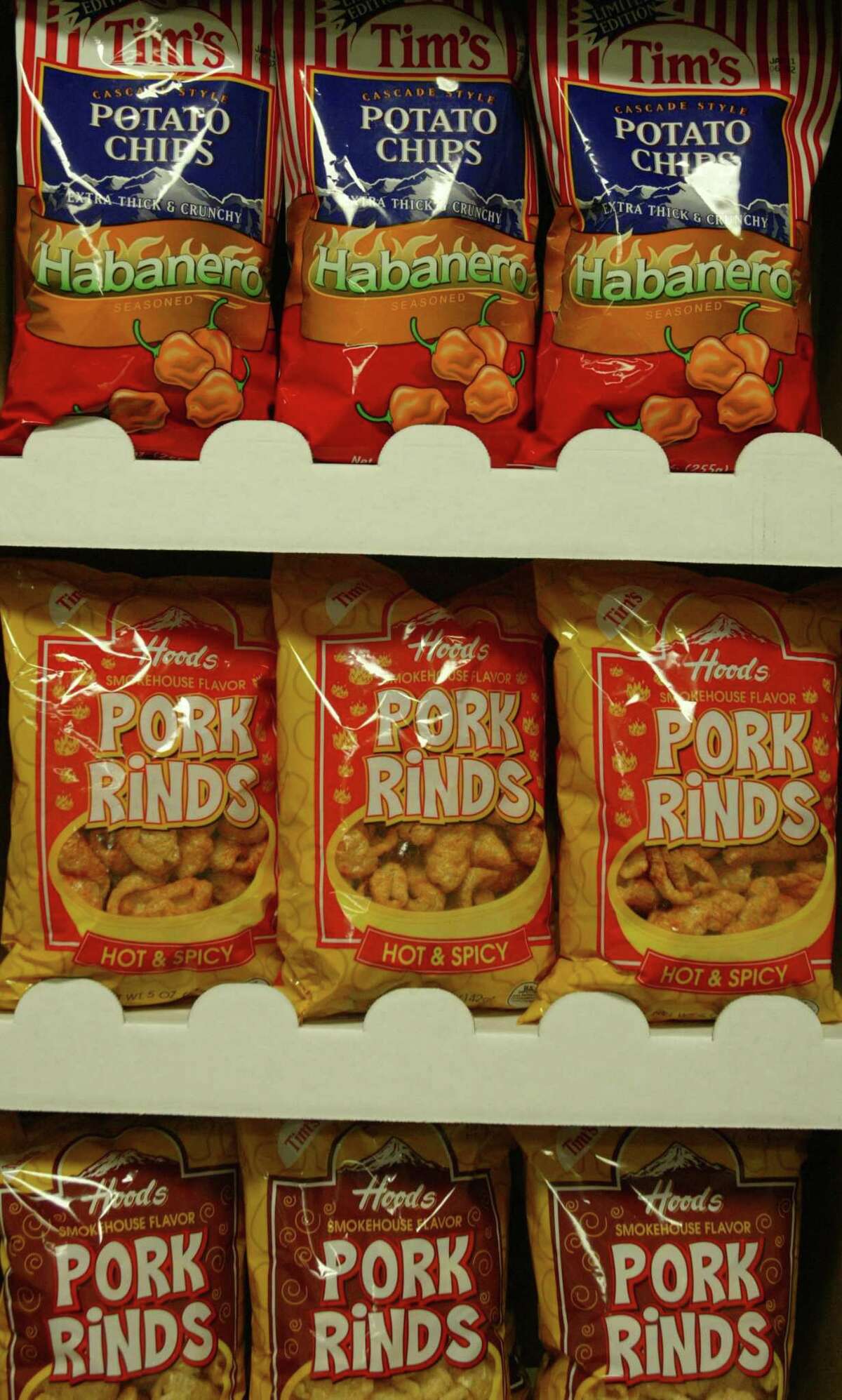 Choking on pork rind, assistant attorney general is saved by marshal