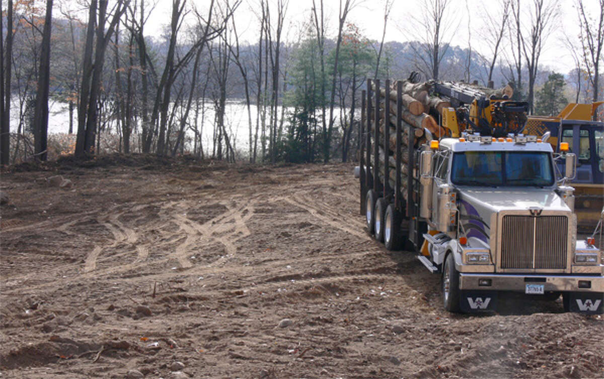 Work starts on new waterfront homes in Shelton