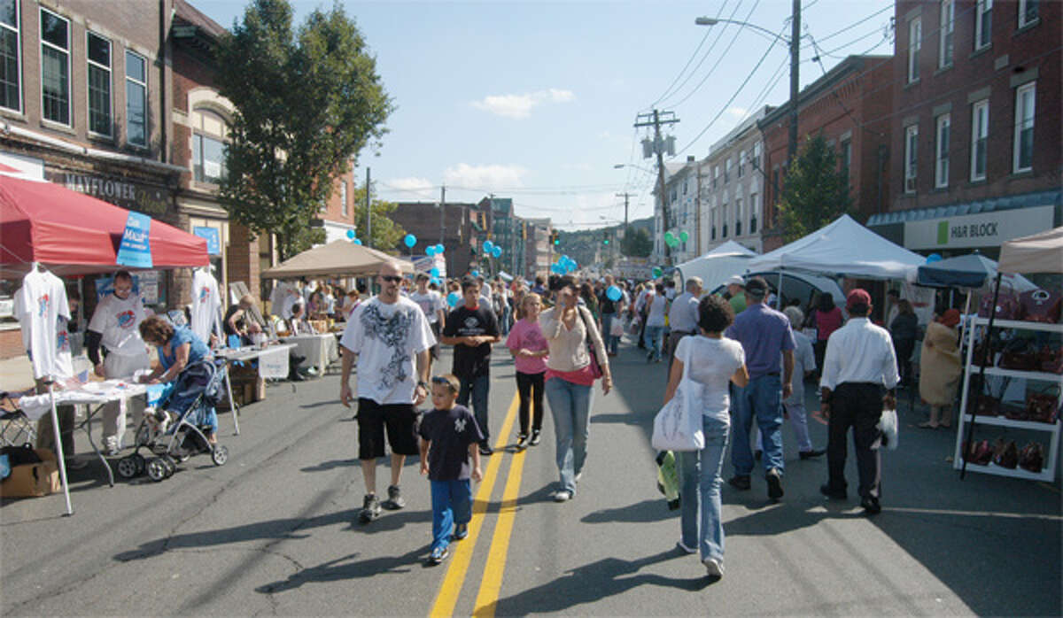 A scene along Howe Avenue during a past Shelton Day.
