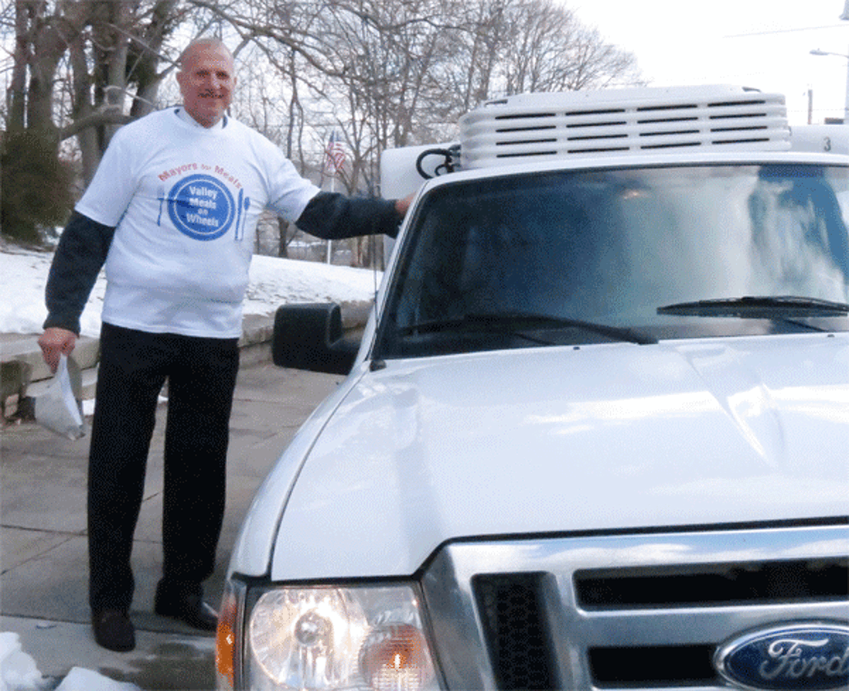 Mayor Mark Lauretti participates in TEAM Inc.’s Mayors for Meals Day.