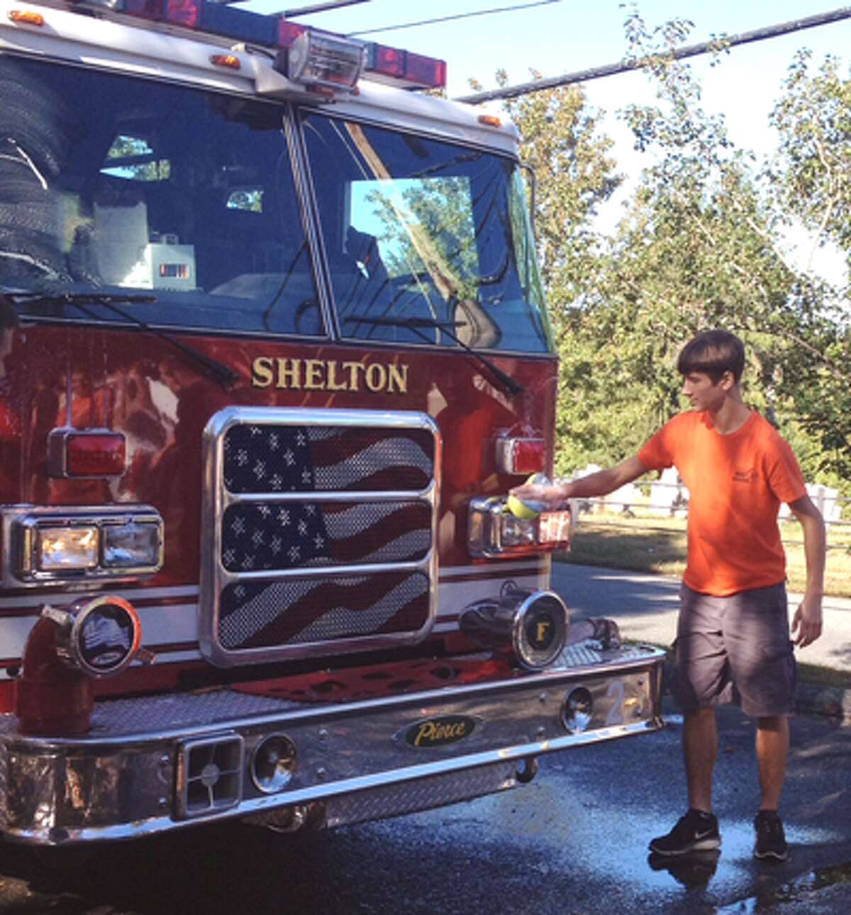 PHOTO Car wash boosts Shelton High sports team