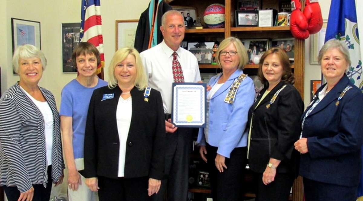 Mayor Mark Lauretti presents the Constitution Week proclamation to members of the local Daughters of the American Revolution chapter. From left are Betsy Grant, Judy Savary, Linda Papp, Lauretti, chapter Regent Christy Hendrie, Linda Tidrick and Mary Rozsa.