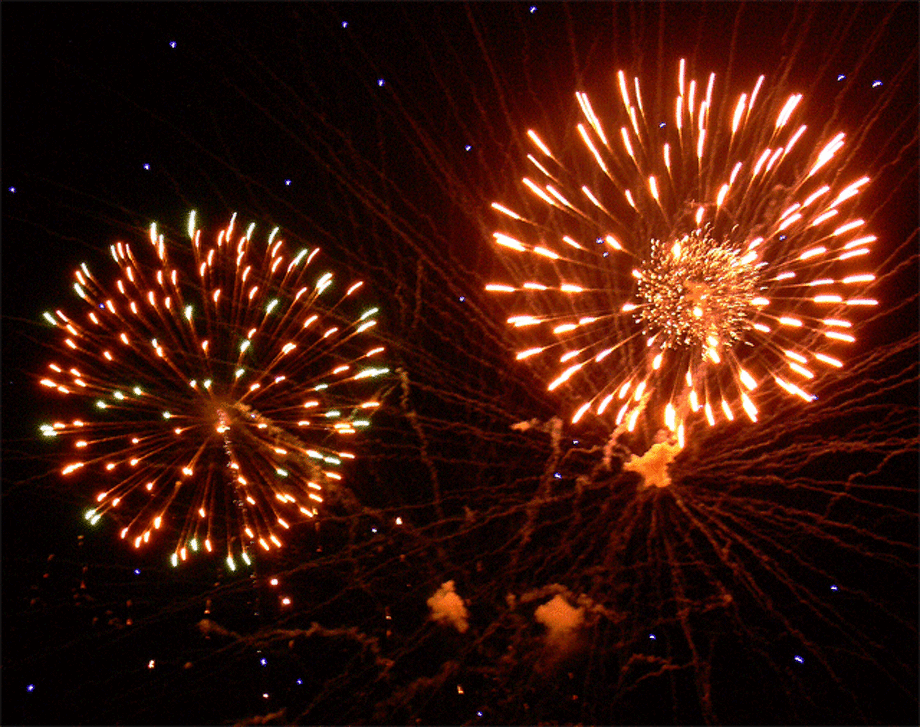 Shelton fireworks entertain thousands on pictureperfect night