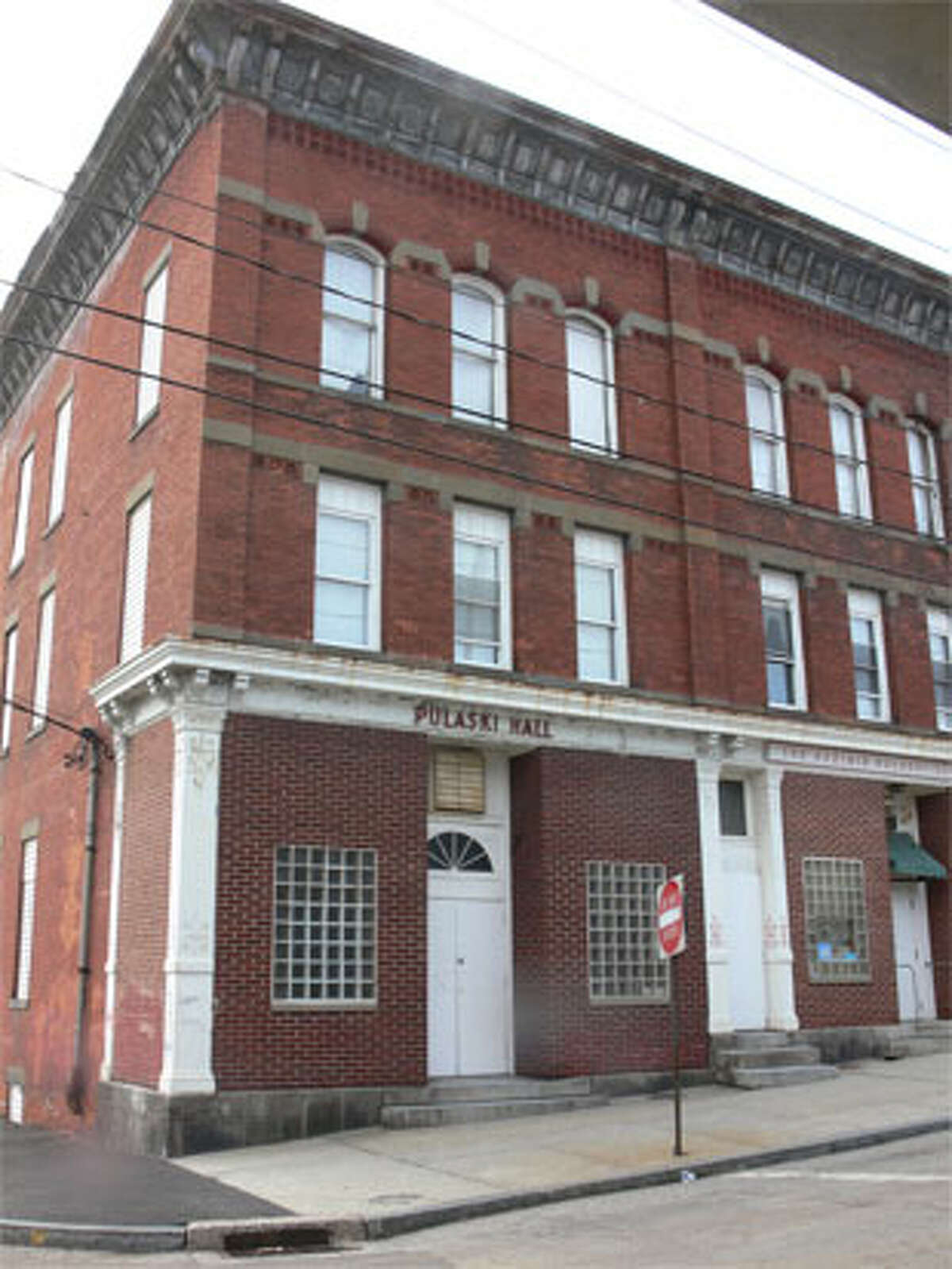 Melisi prepares downtown Shelton site for retail and apartment project