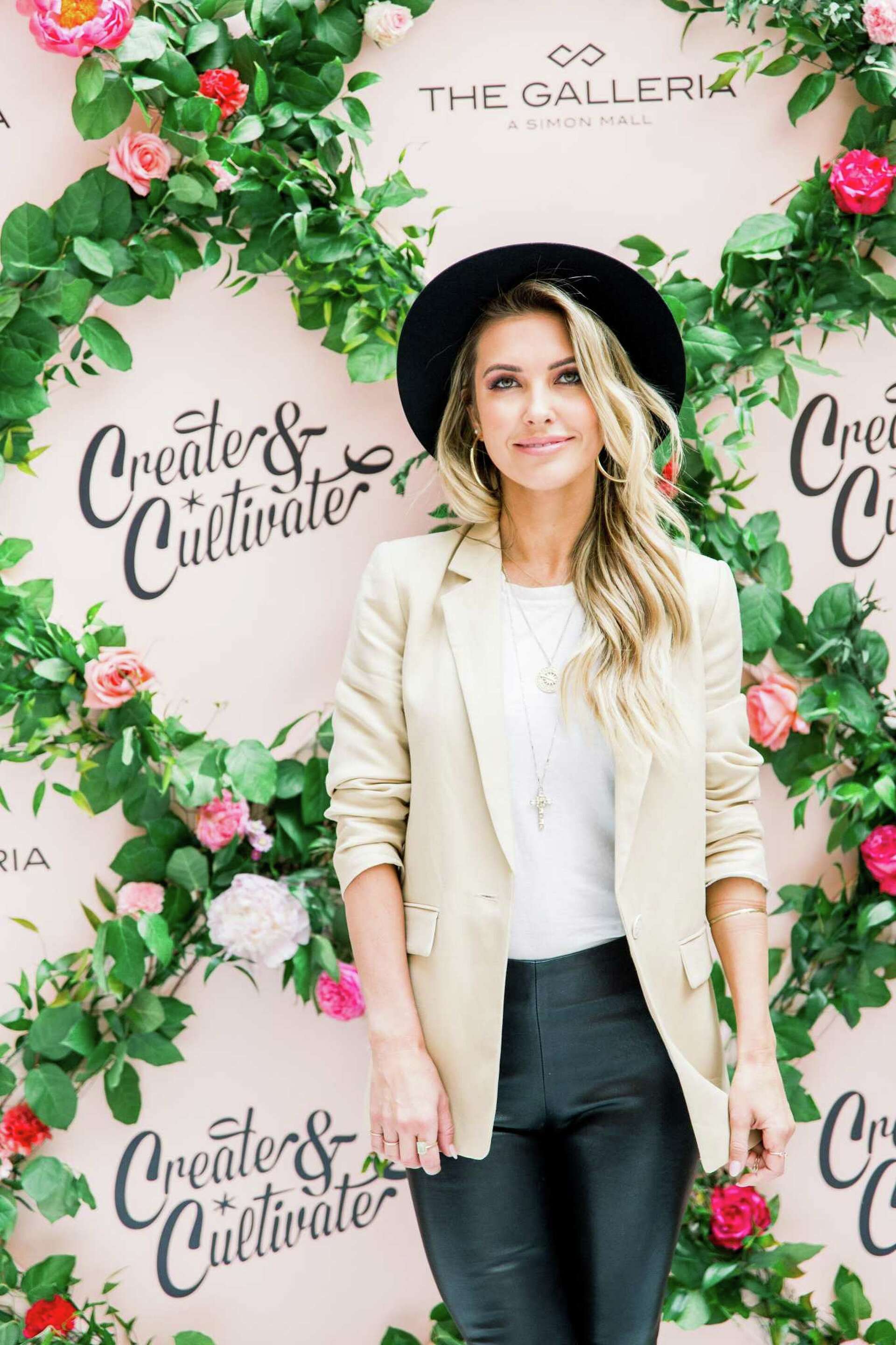 Paparazzi called Audrina Patridge \, image size:1920x2881