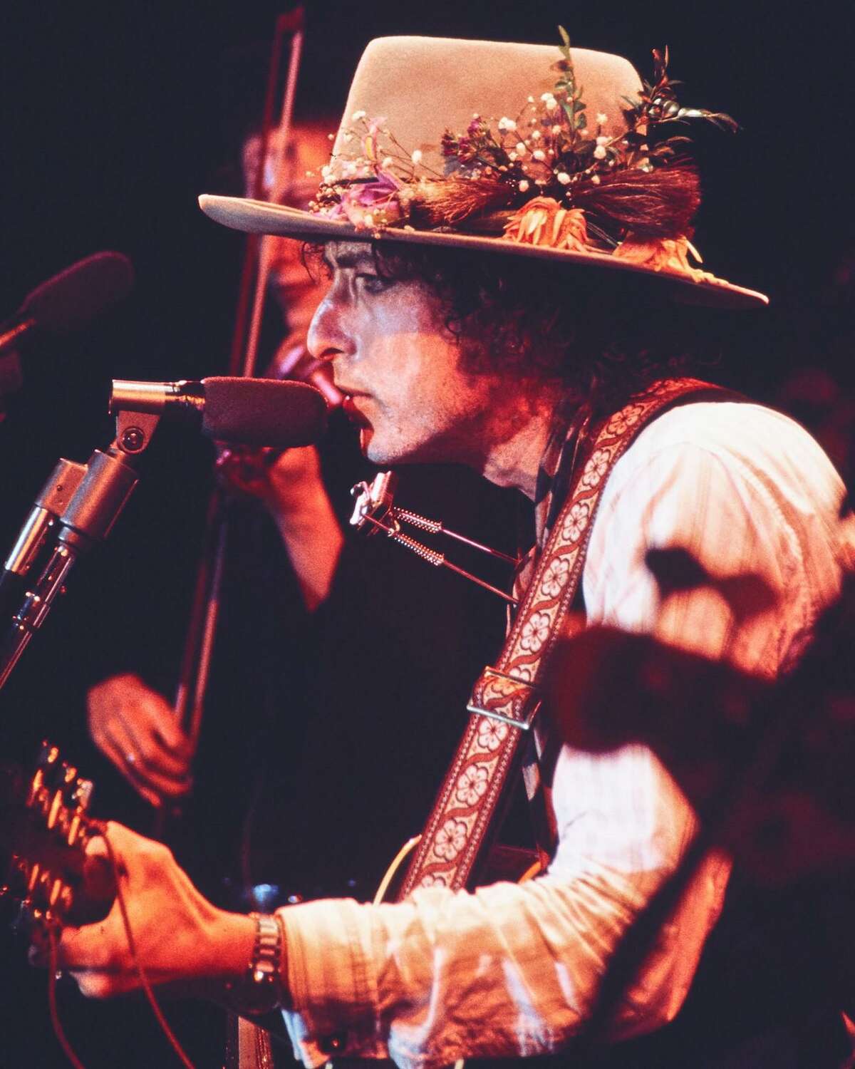 ‘Rolling Thunder Revue: A Bob Dylan Story by Martin Scorsese’ is described as “part documentary, part concert film, part fever dream” as it captures the troubled spirit of America in 1975 and the joyous music that Bob Dylan performed during the fall of that year.