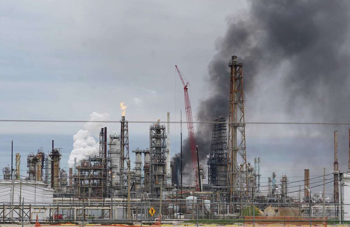 Harris County sues Exxon Mobil over �illegal� emissions