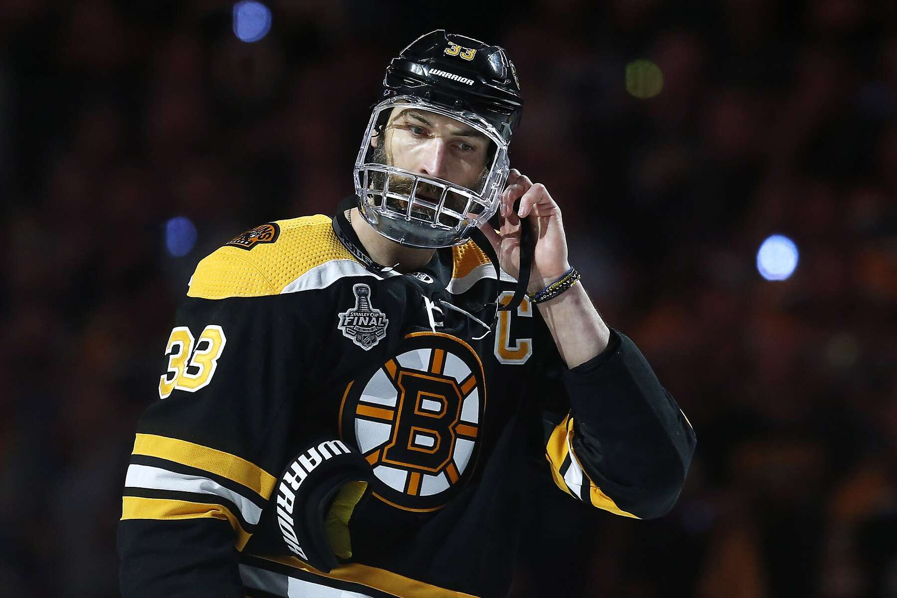 In NHL, broken jaw doesn't necessarily mean it's time to sit