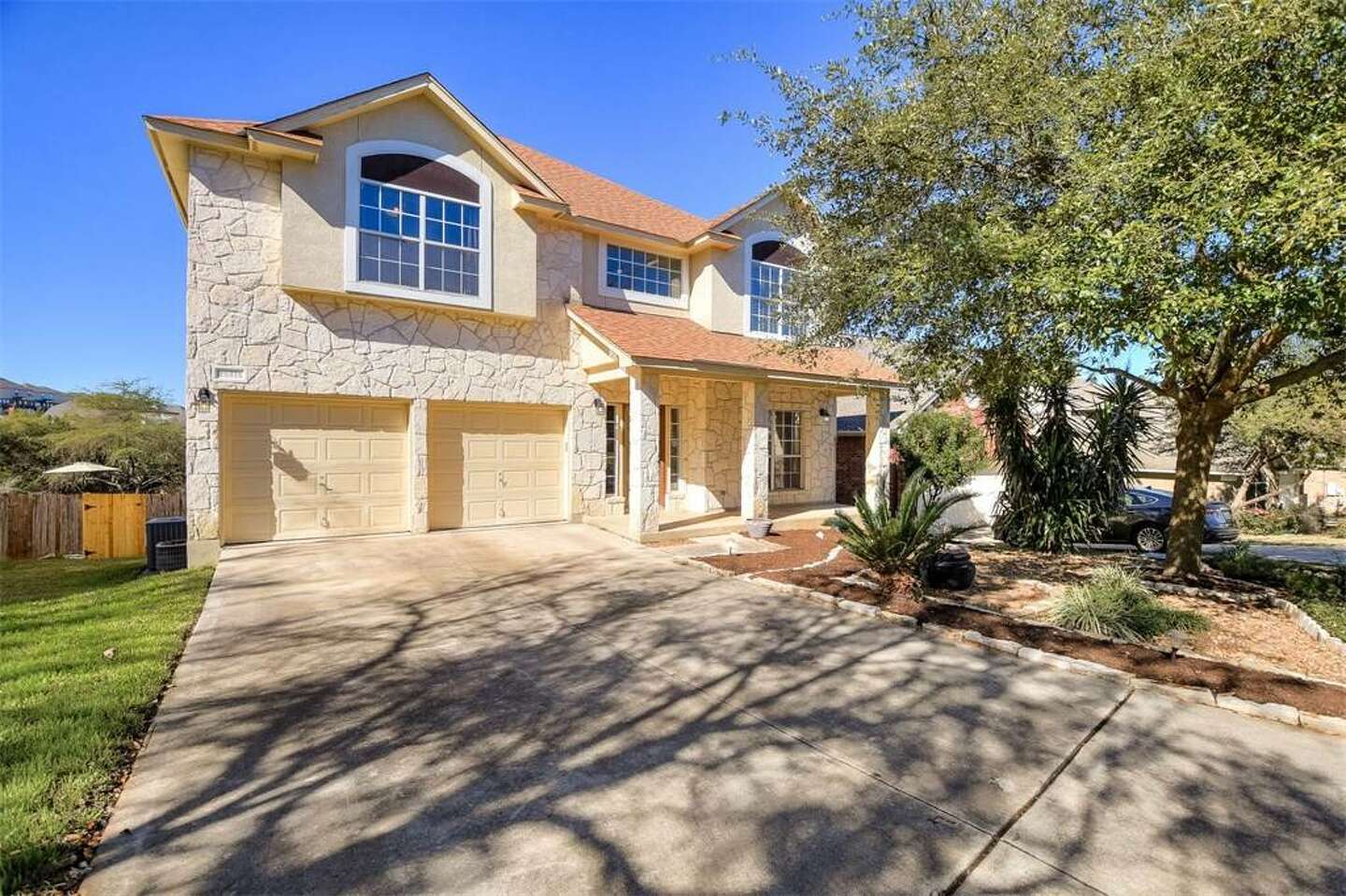 Budget friendly San Antonio homes for sale with pools to help you cool(02)
