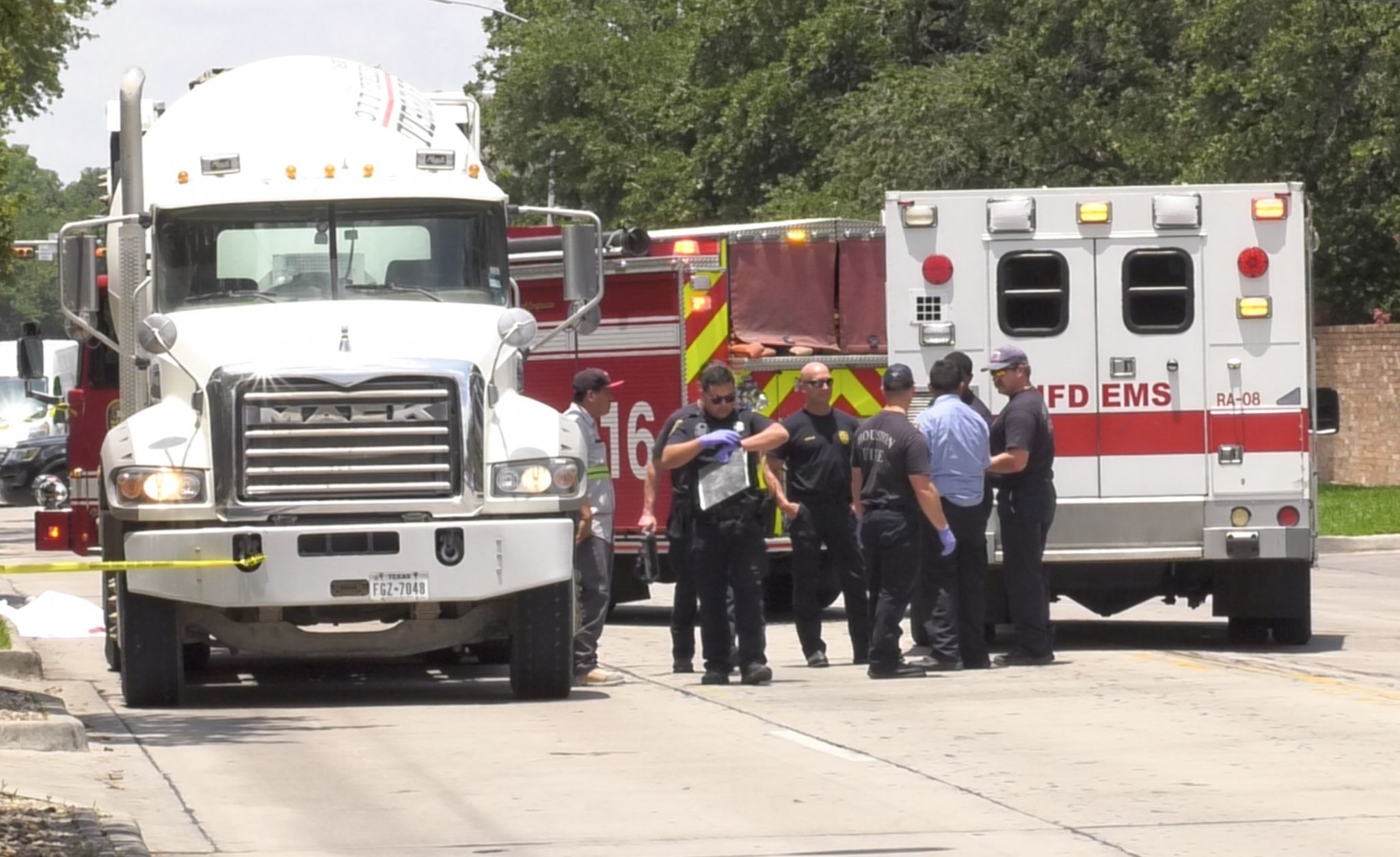Pedestrian dead after collision in Houston's River Oaks