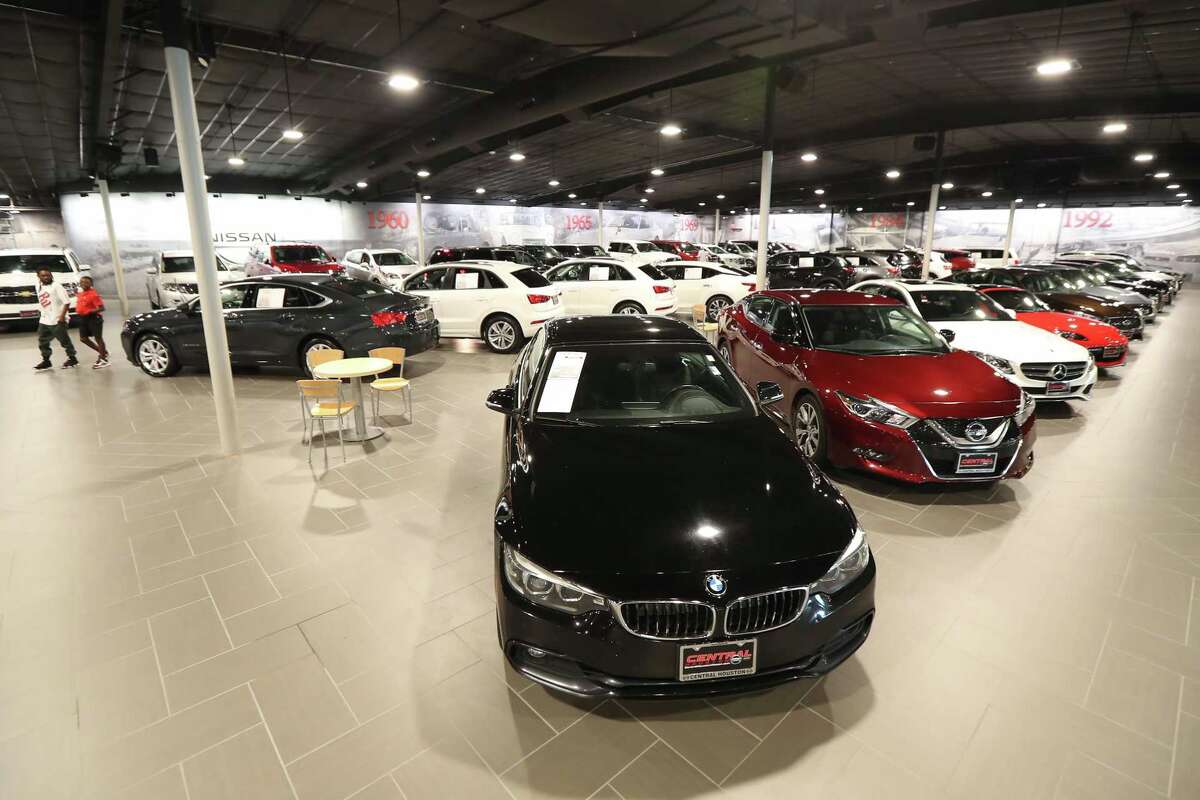 Nation’s largest Nissan dealership woos buyers with amenities