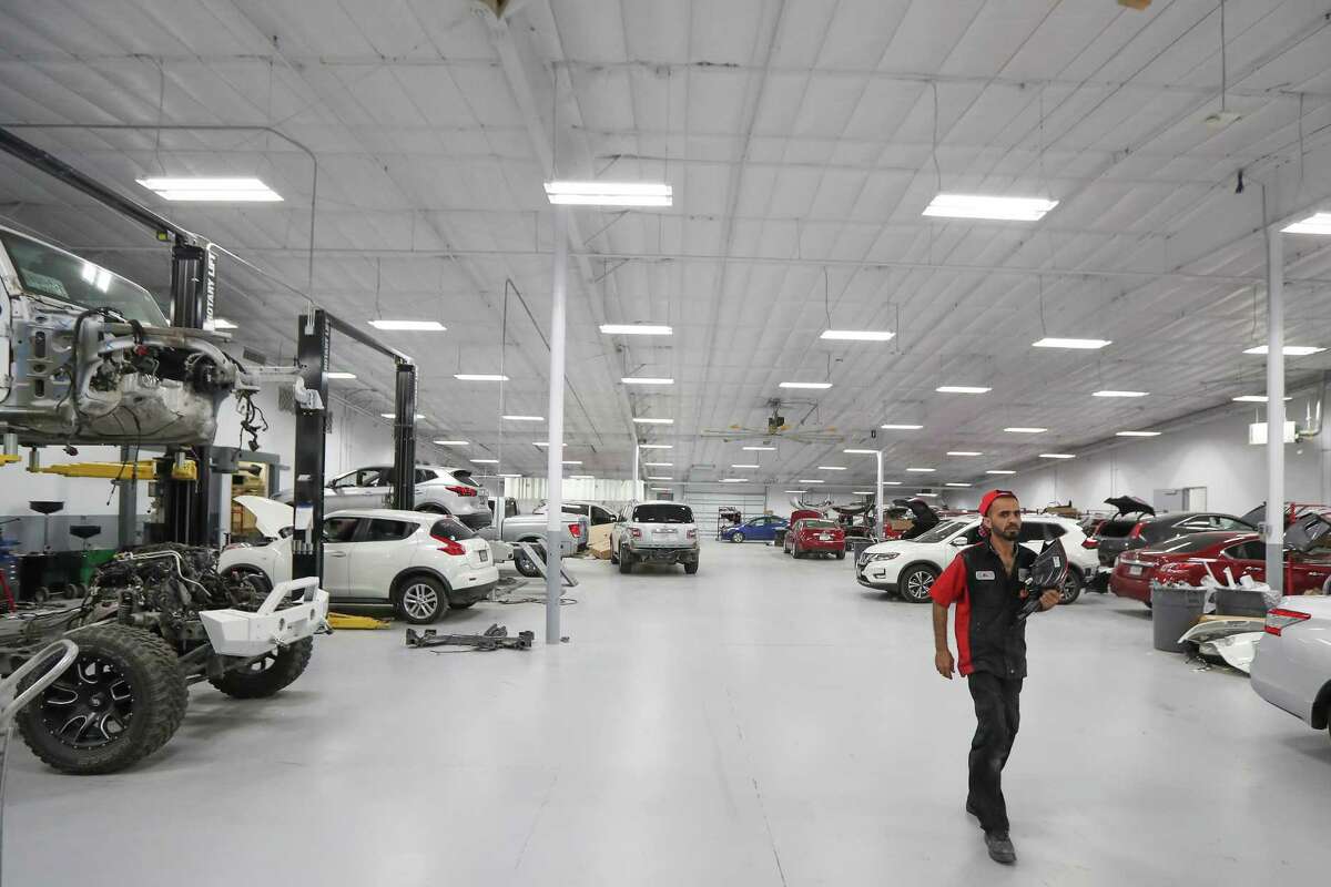 Nation’s largest Nissan dealership woos buyers with amenities