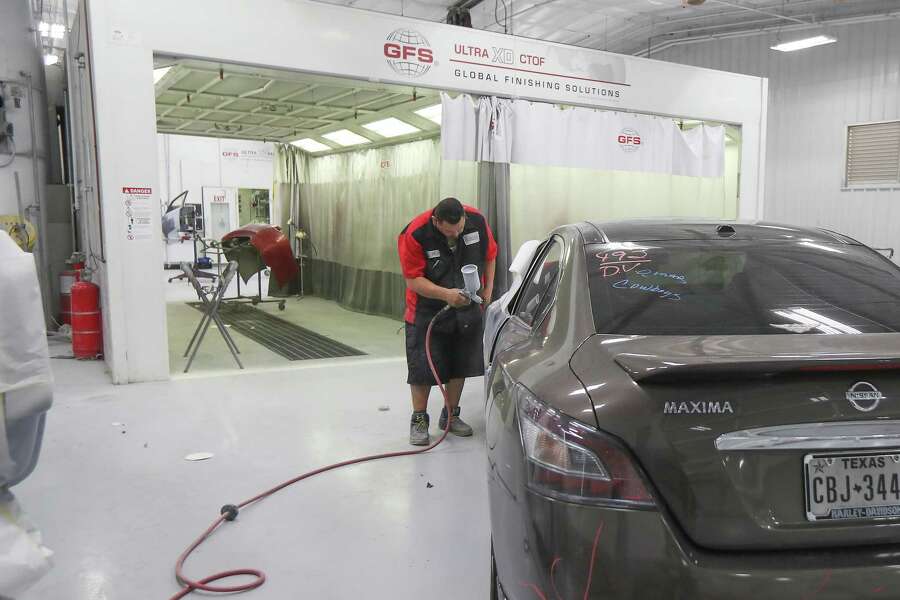 Nation’s largest Nissan dealership woos buyers with amenities