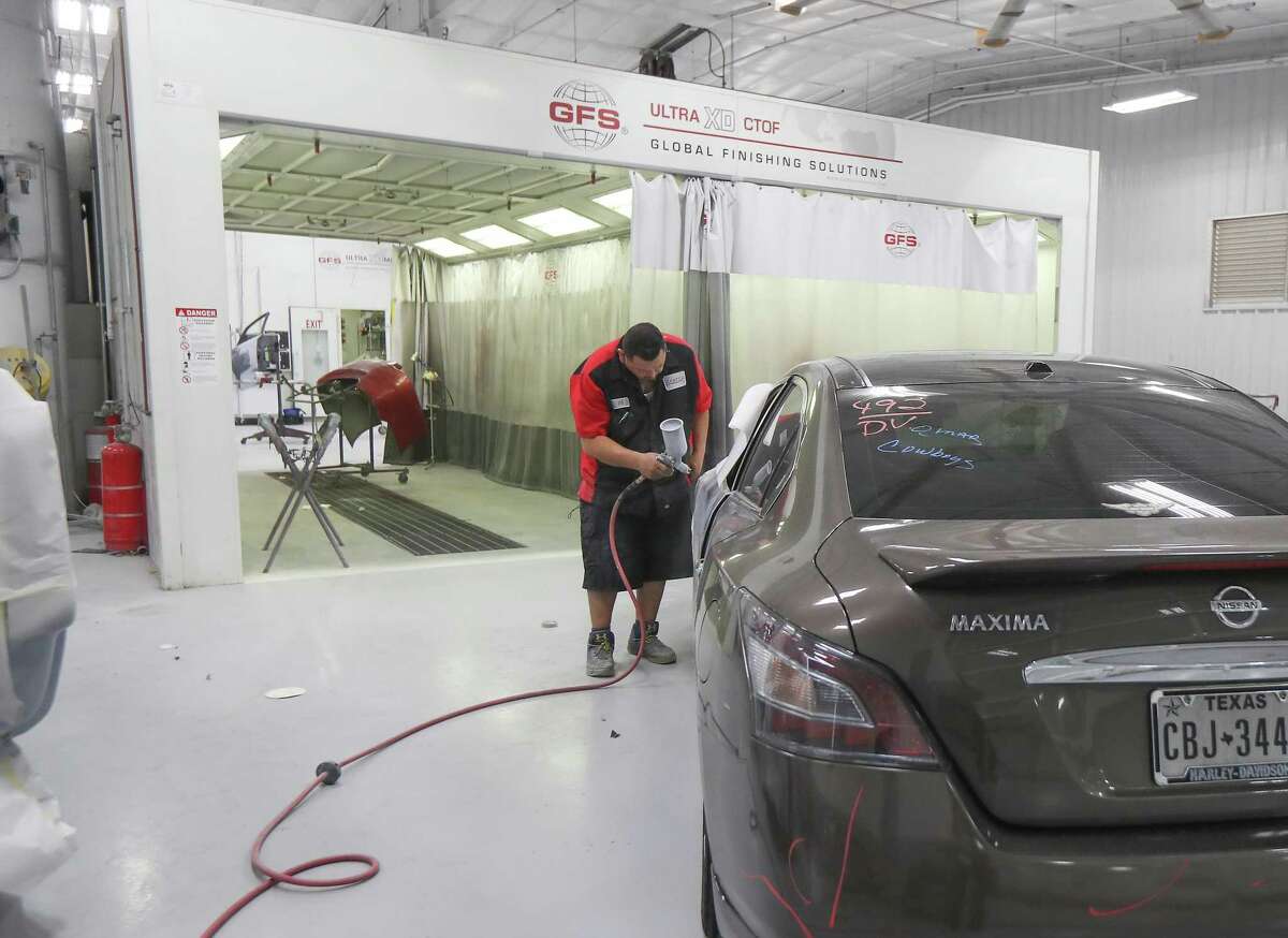 Nation’s largest Nissan dealership woos buyers with amenities