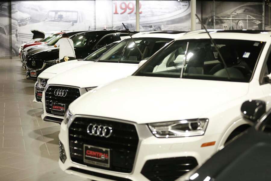 Nation’s largest Nissan dealership woos buyers with amenities